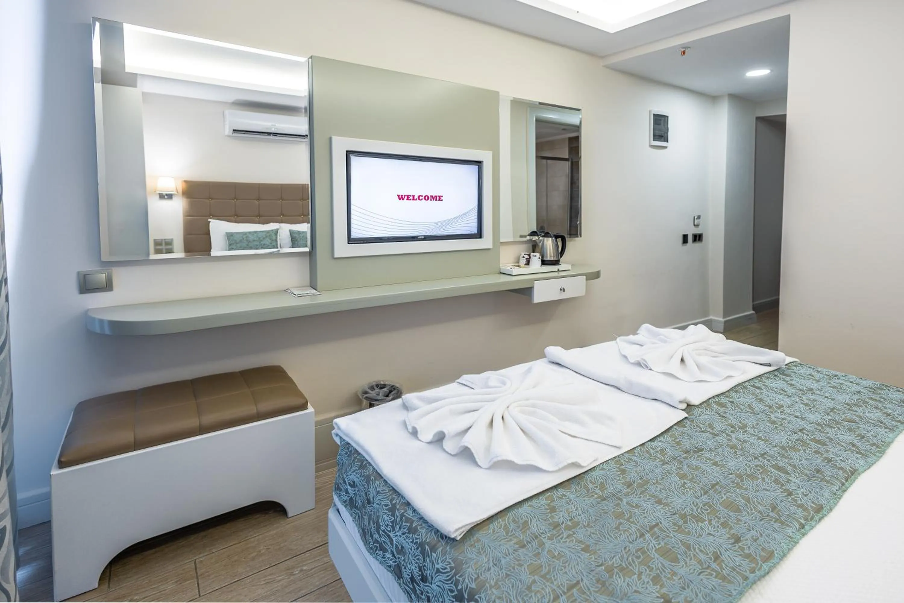 Bedroom, Bed in Asli Hotel