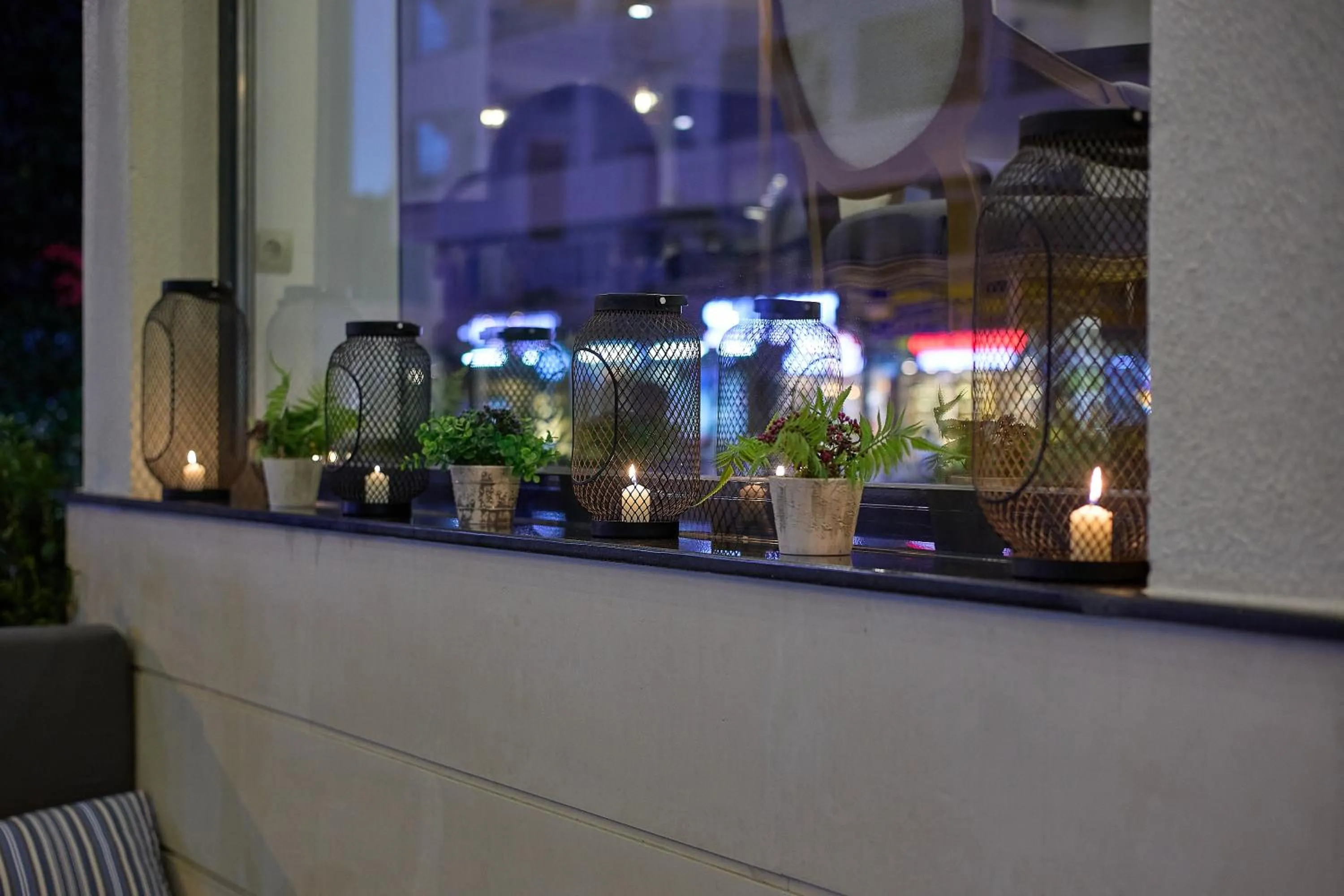 Restaurant/places to eat in Asli Hotel