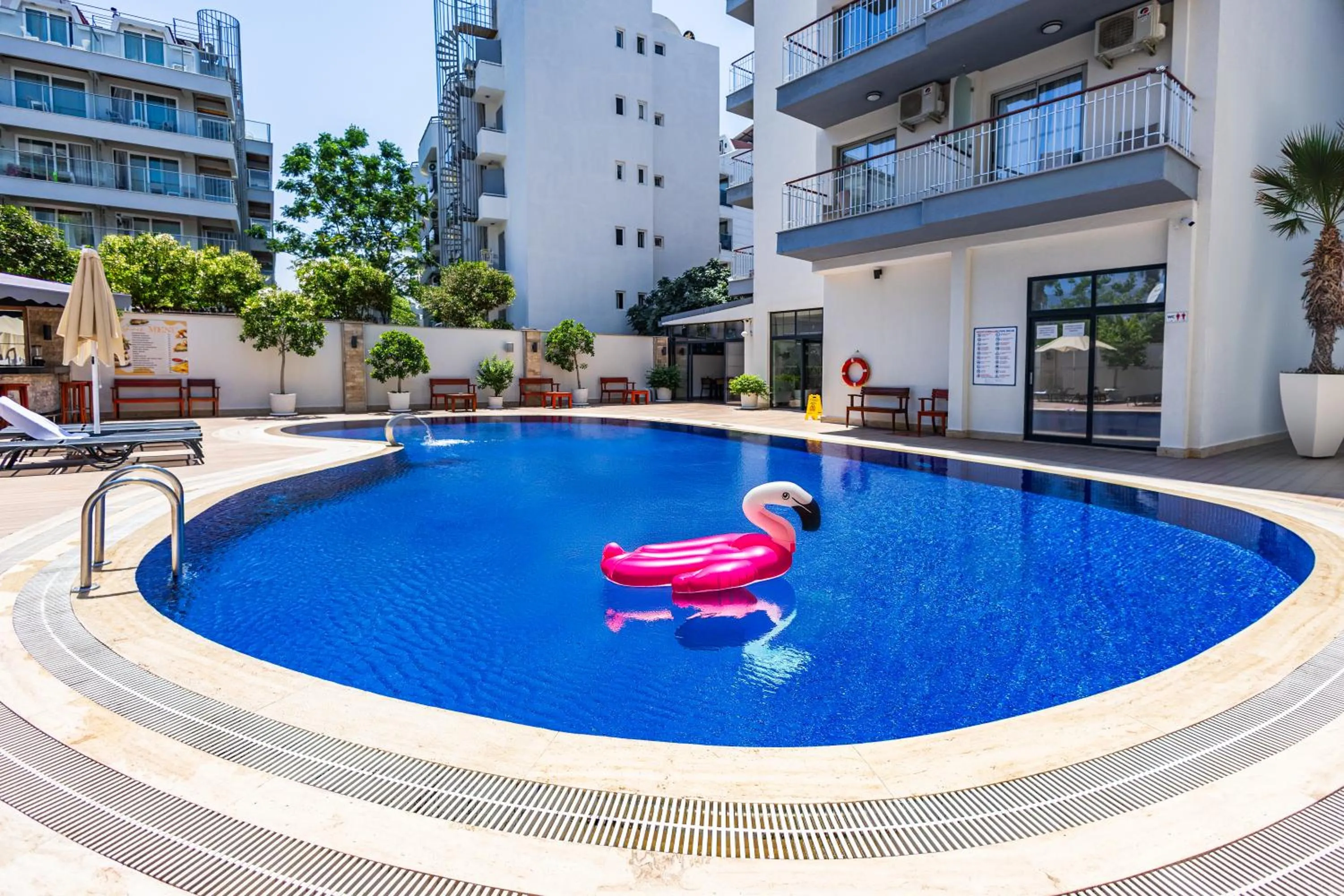 Swimming pool in Asli Hotel