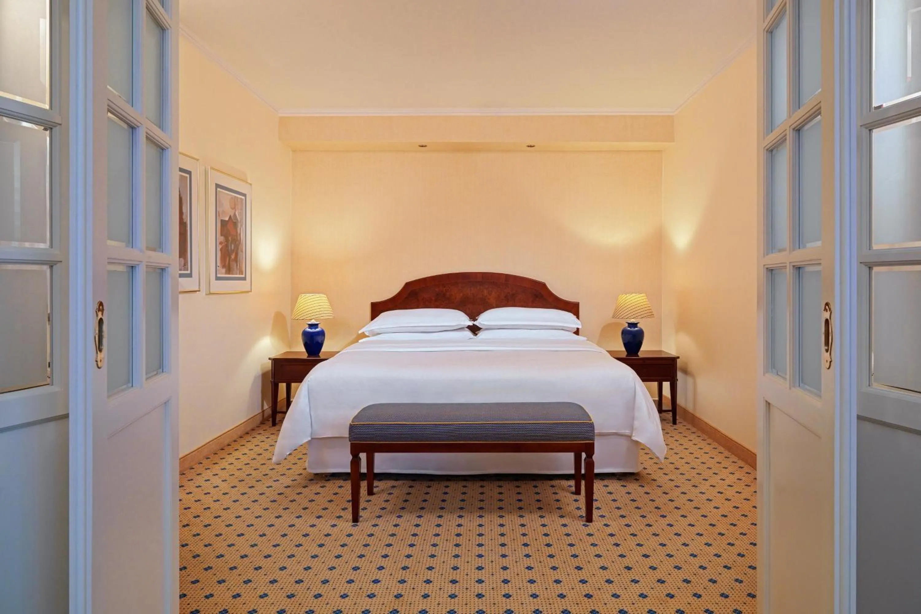 Bedroom, Bed in Sheraton Essen Hotel