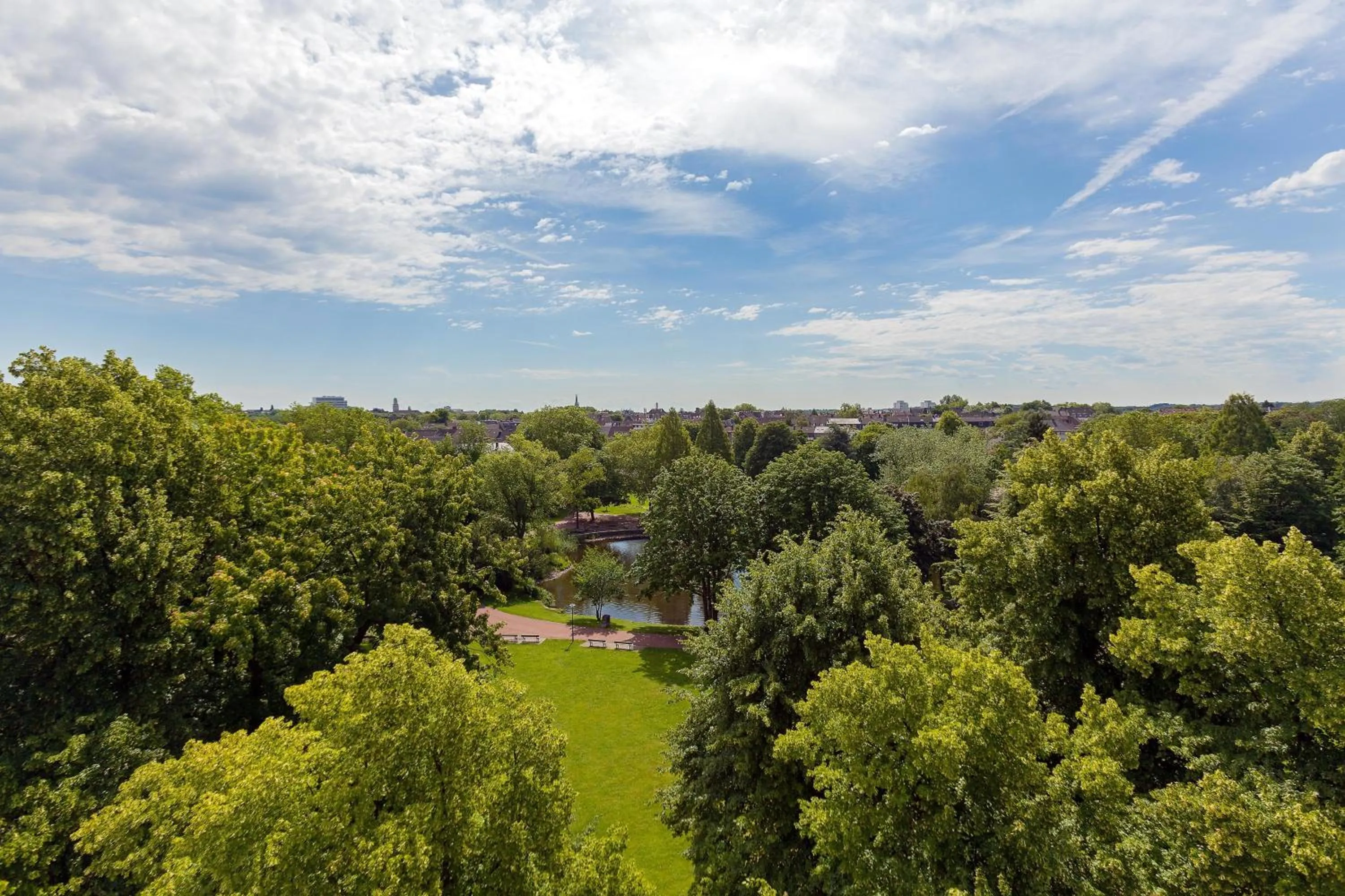 Photo of the whole room in Sheraton Essen Hotel