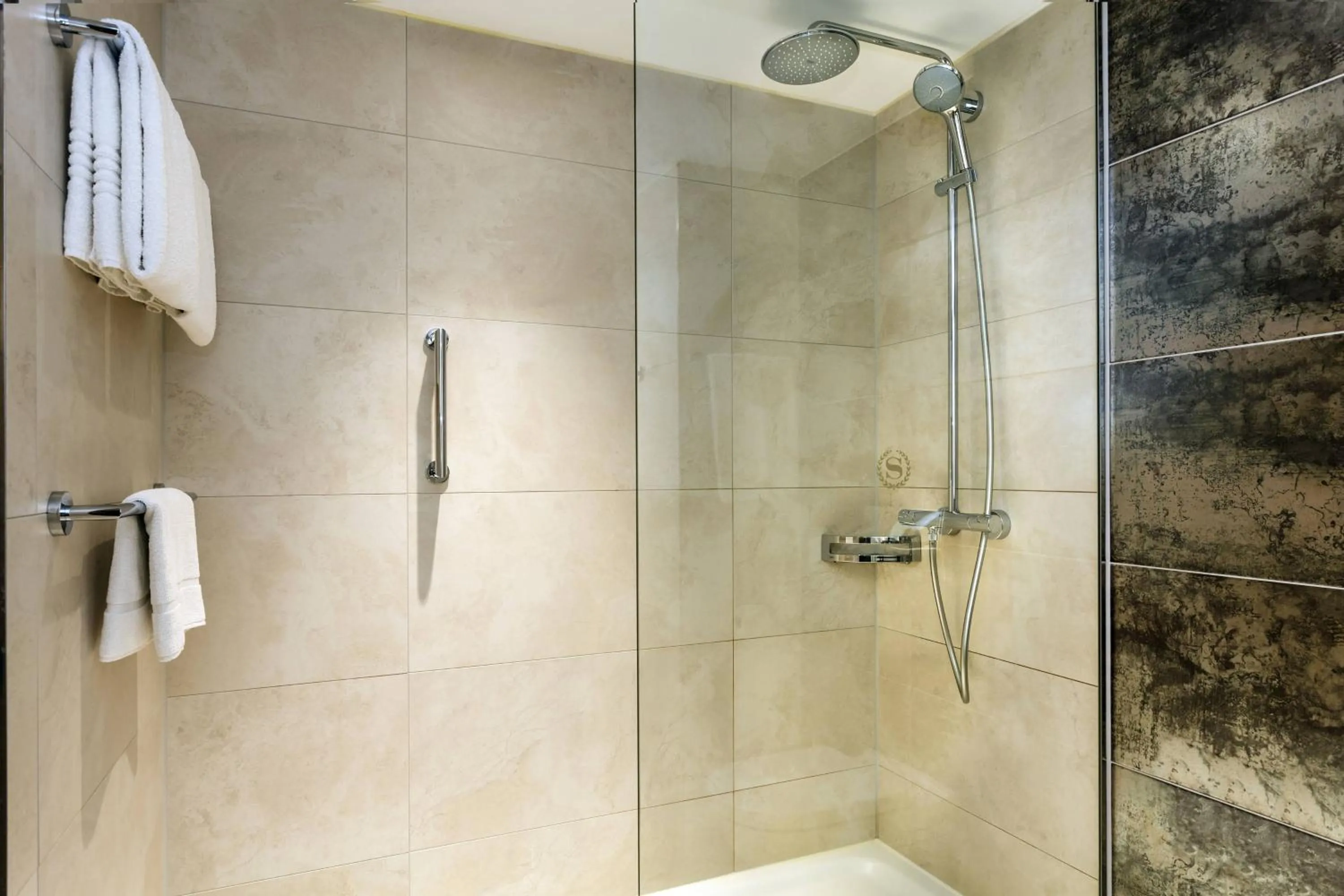 Bathroom in Sheraton Essen Hotel