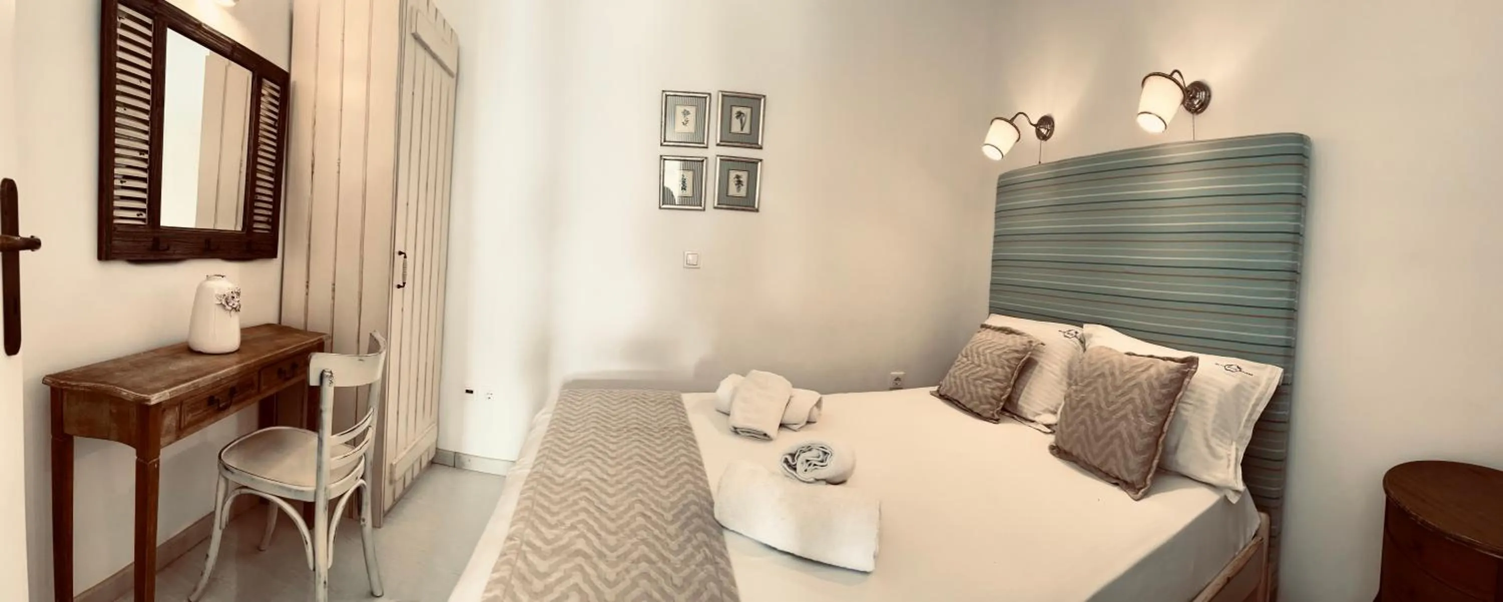 Bed in Navy Blue Suites