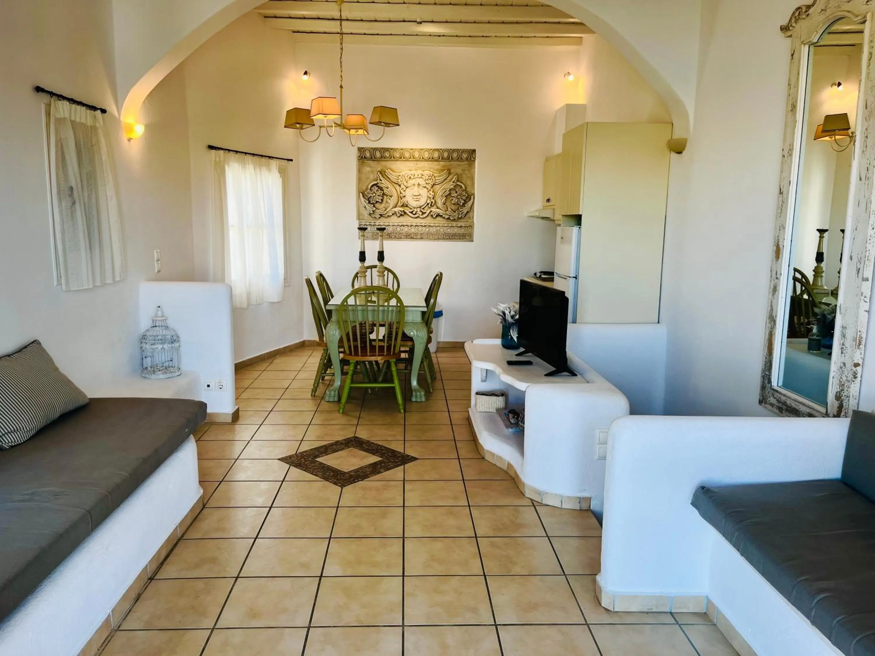 TV and multimedia in Navy Blue Suites