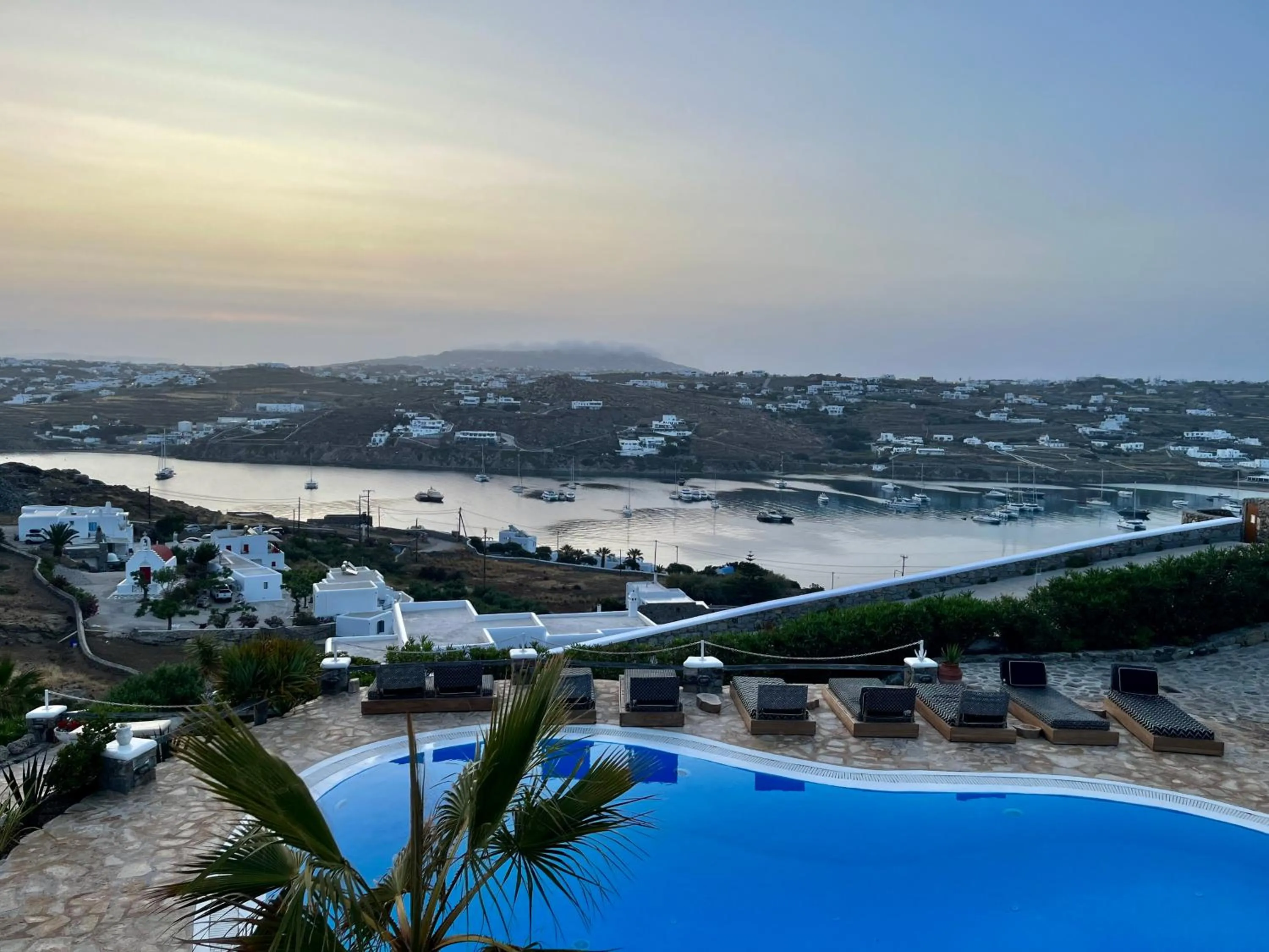 Natural landscape in Navy Blue Suites