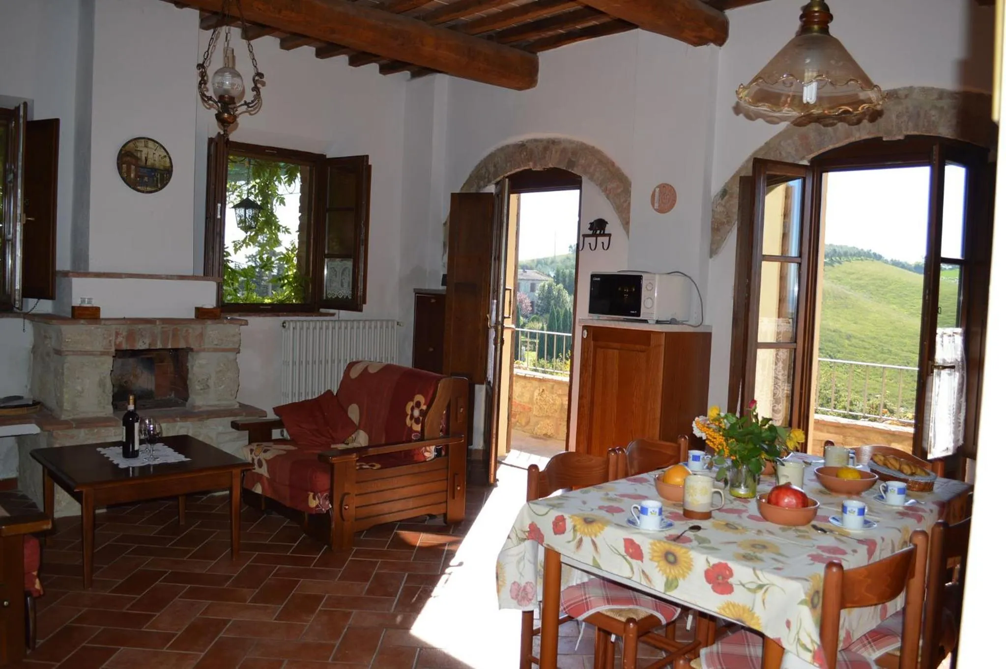 Communal lounge/ TV room in Holidays in apartment with swimming pool in Tuscany Siena