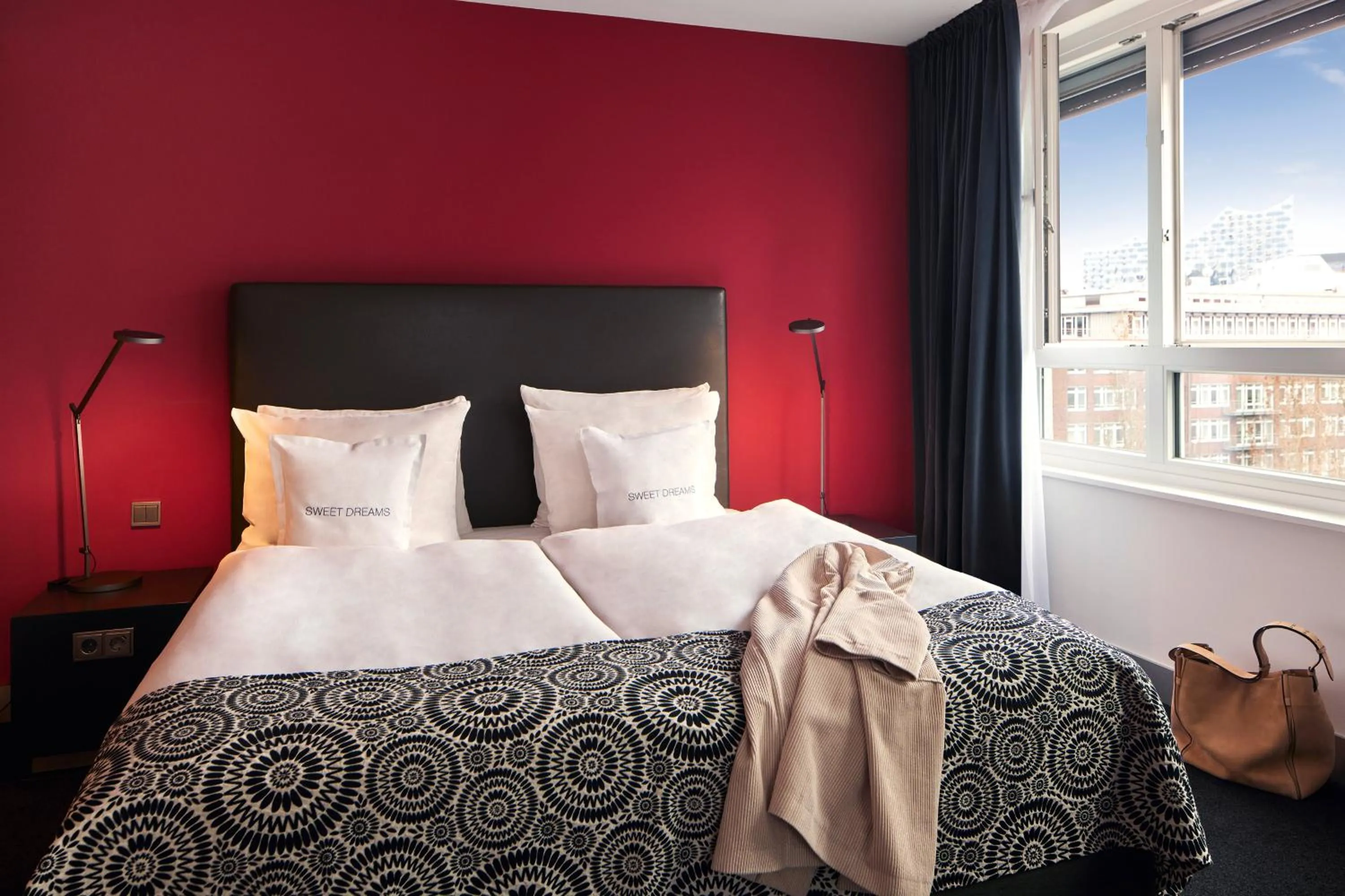 Bed in THE MADISON Hotel Hamburg