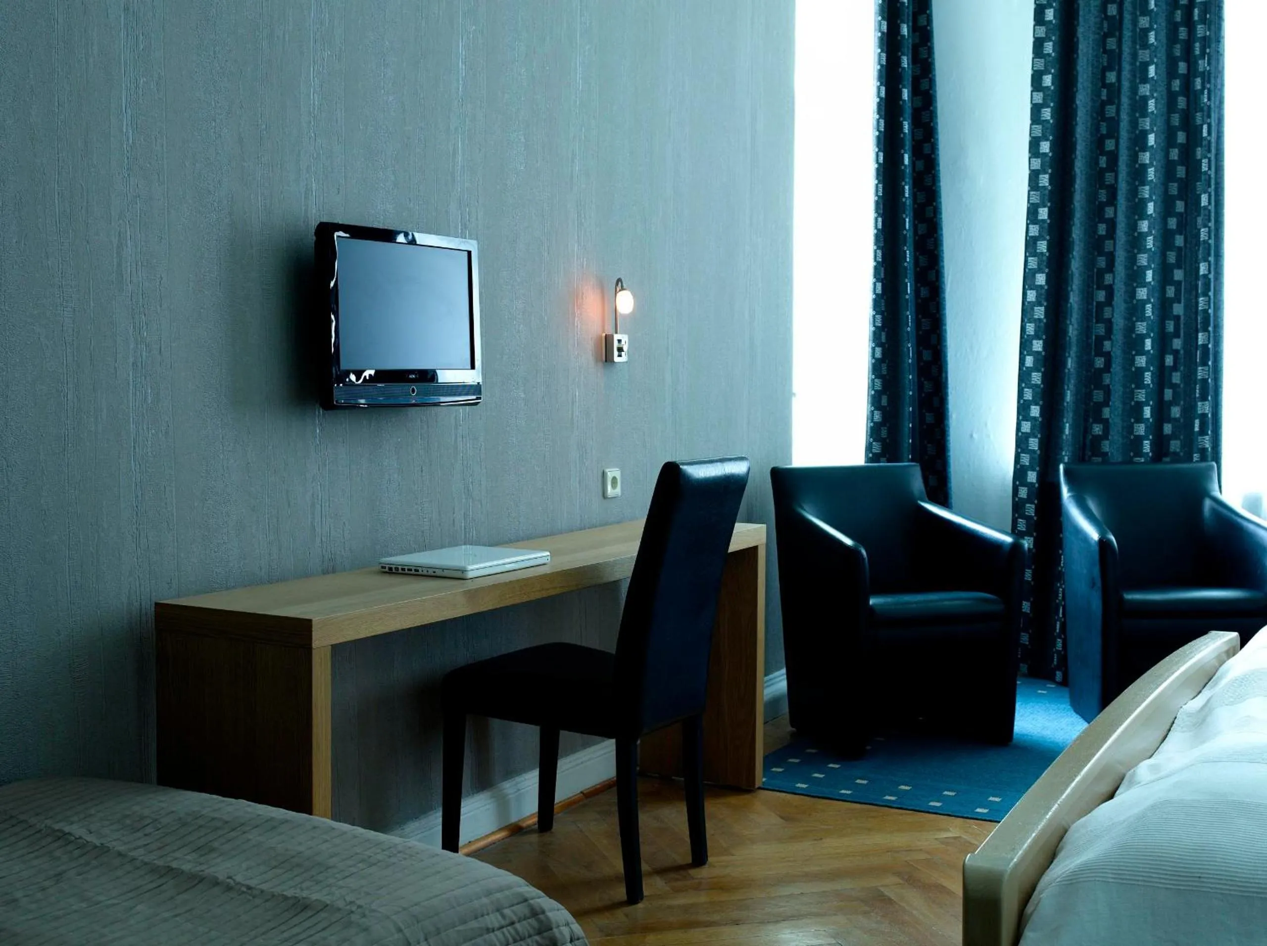 Photo of the whole room, Bed in Hotel Garni Kleist am Kurfürstendamm