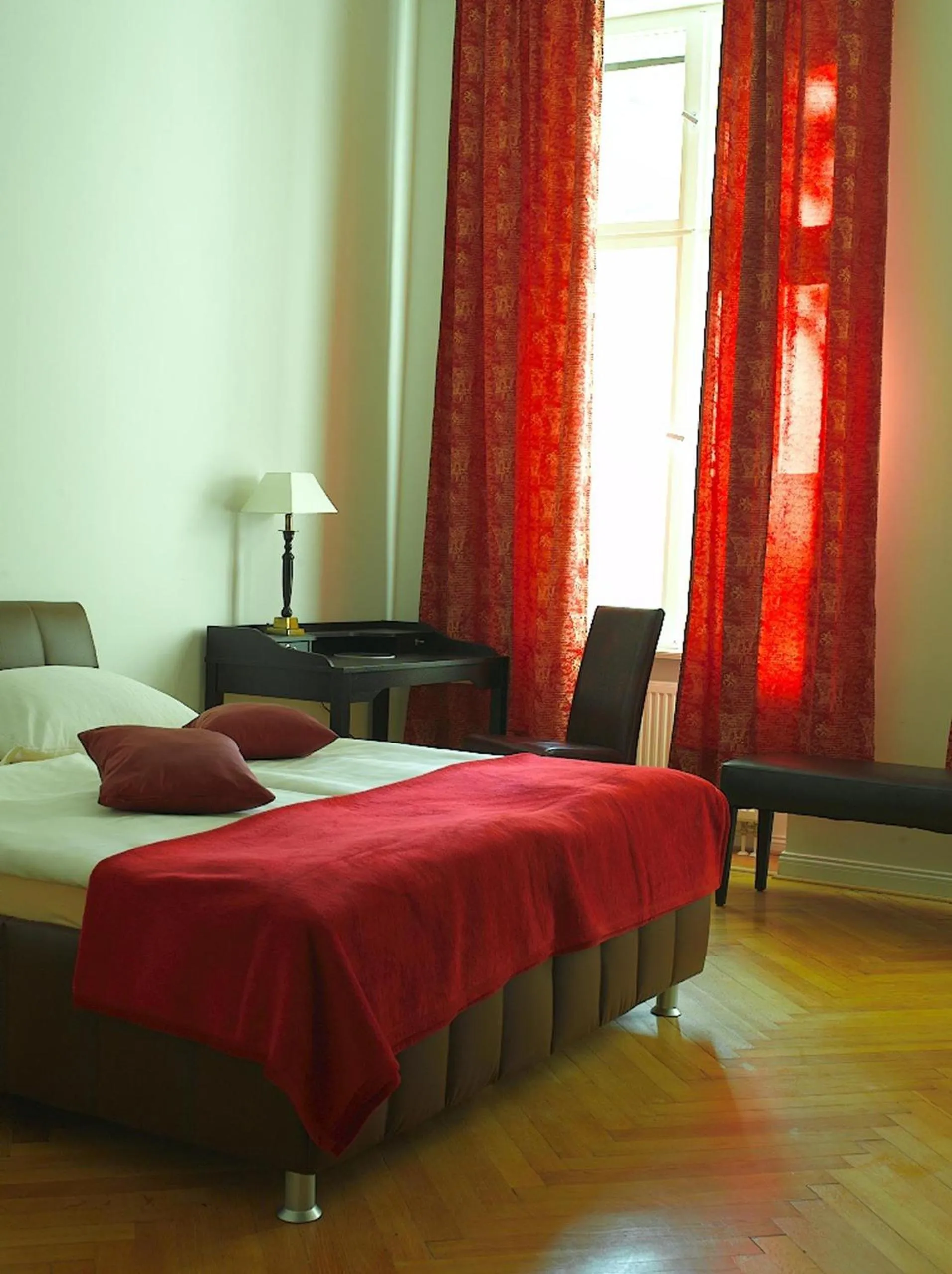 Photo of the whole room, Bed in Hotel Garni Kleist am Kurfürstendamm