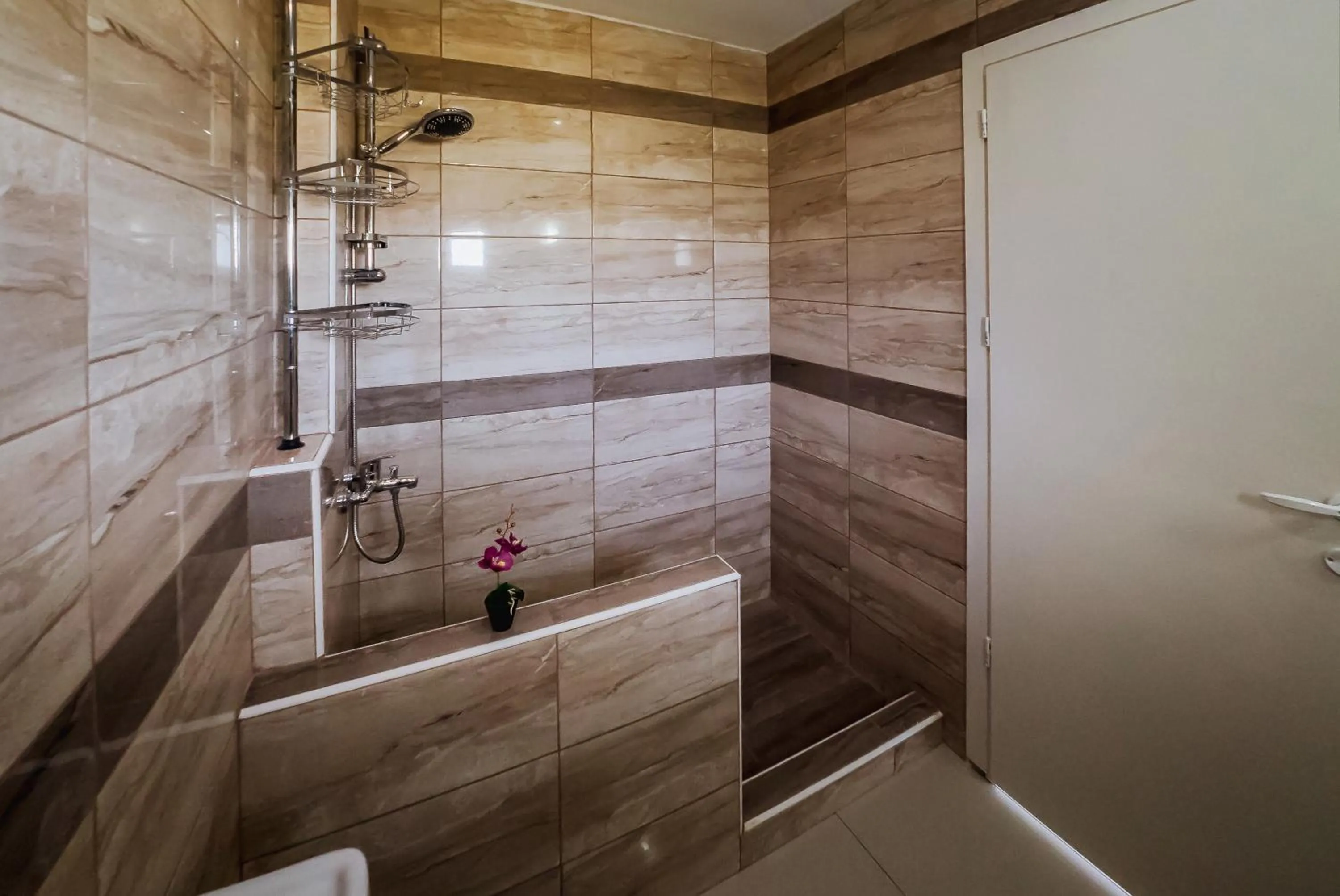 Shower in Cloud9 Hotel Shisha & Cocktail Bar - Adults Only