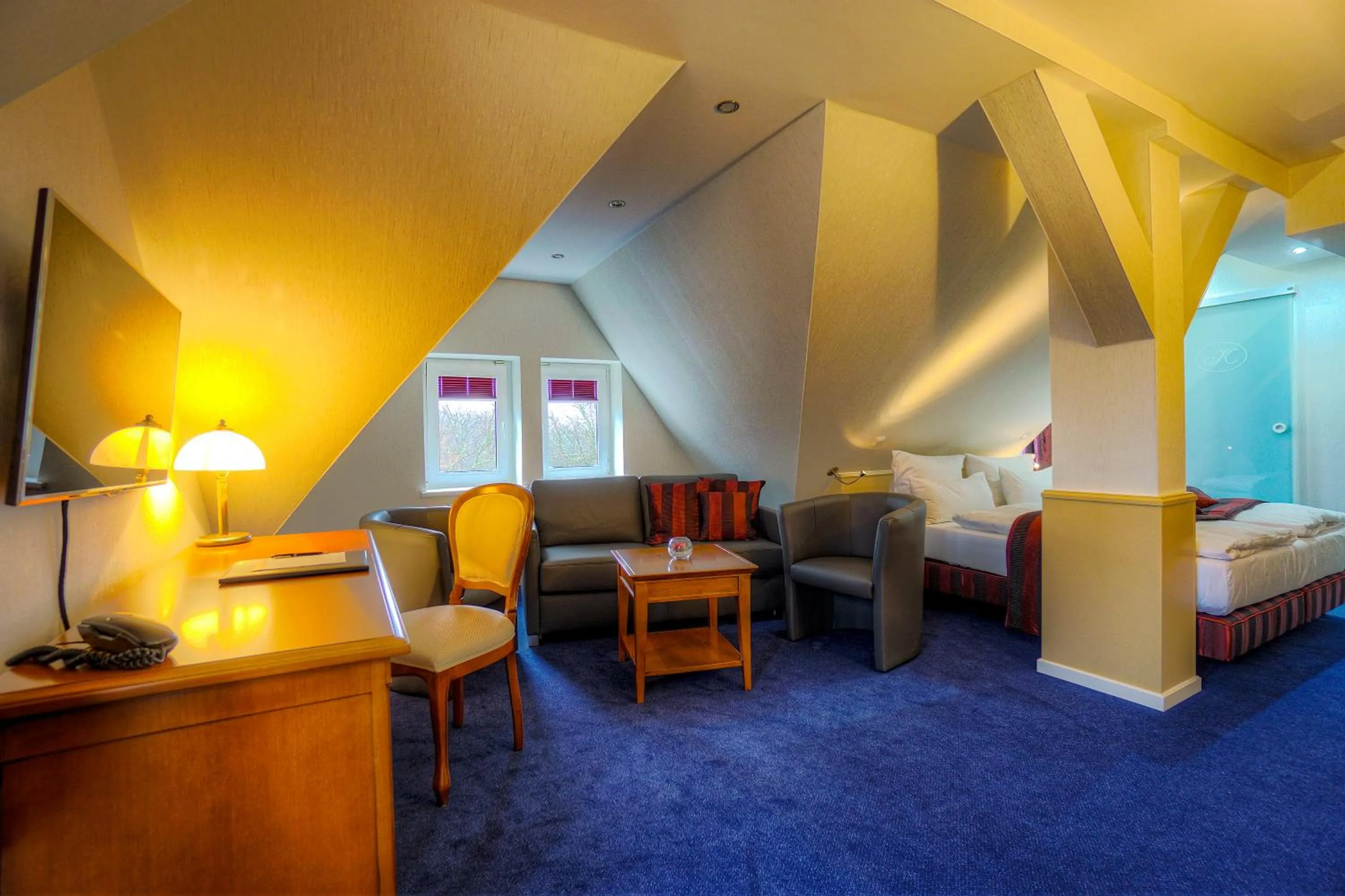 Photo of the whole room, Bed in KurparkHotel Warnemünde