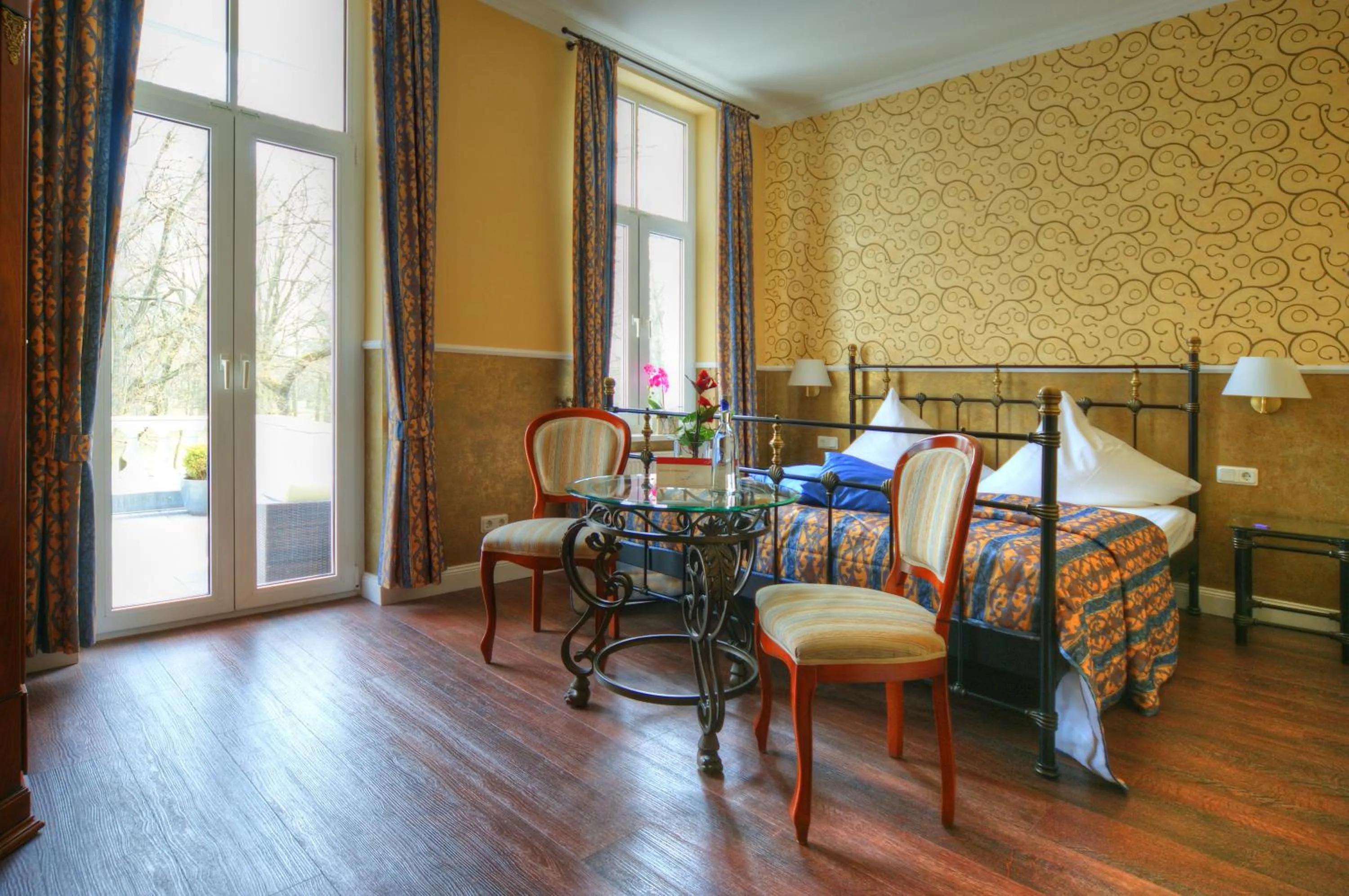 Bedroom, Bed in KurparkHotel Warnemünde