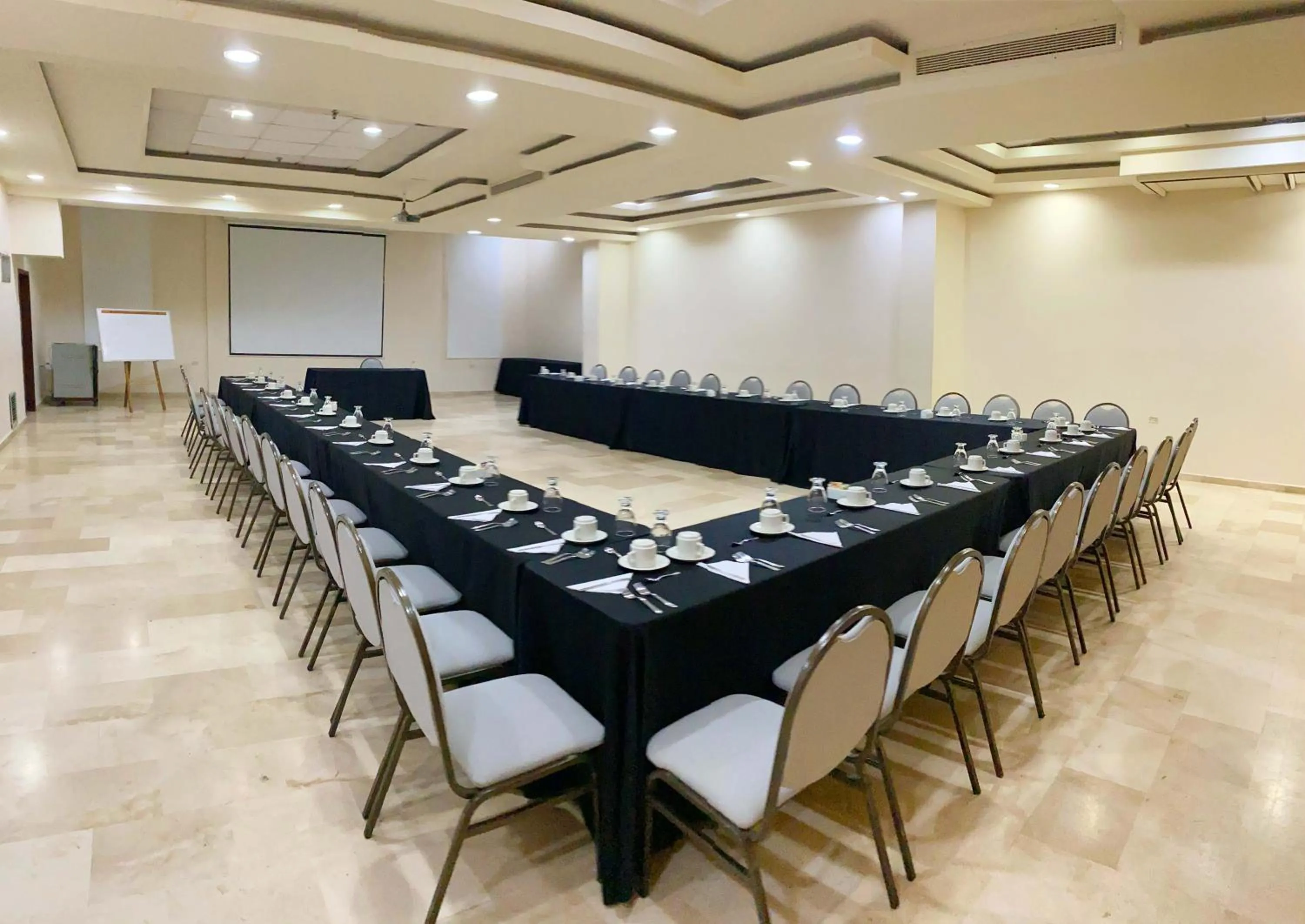 Meeting/conference room in Howard Johnson by Wyndham Barranquilla Versalles