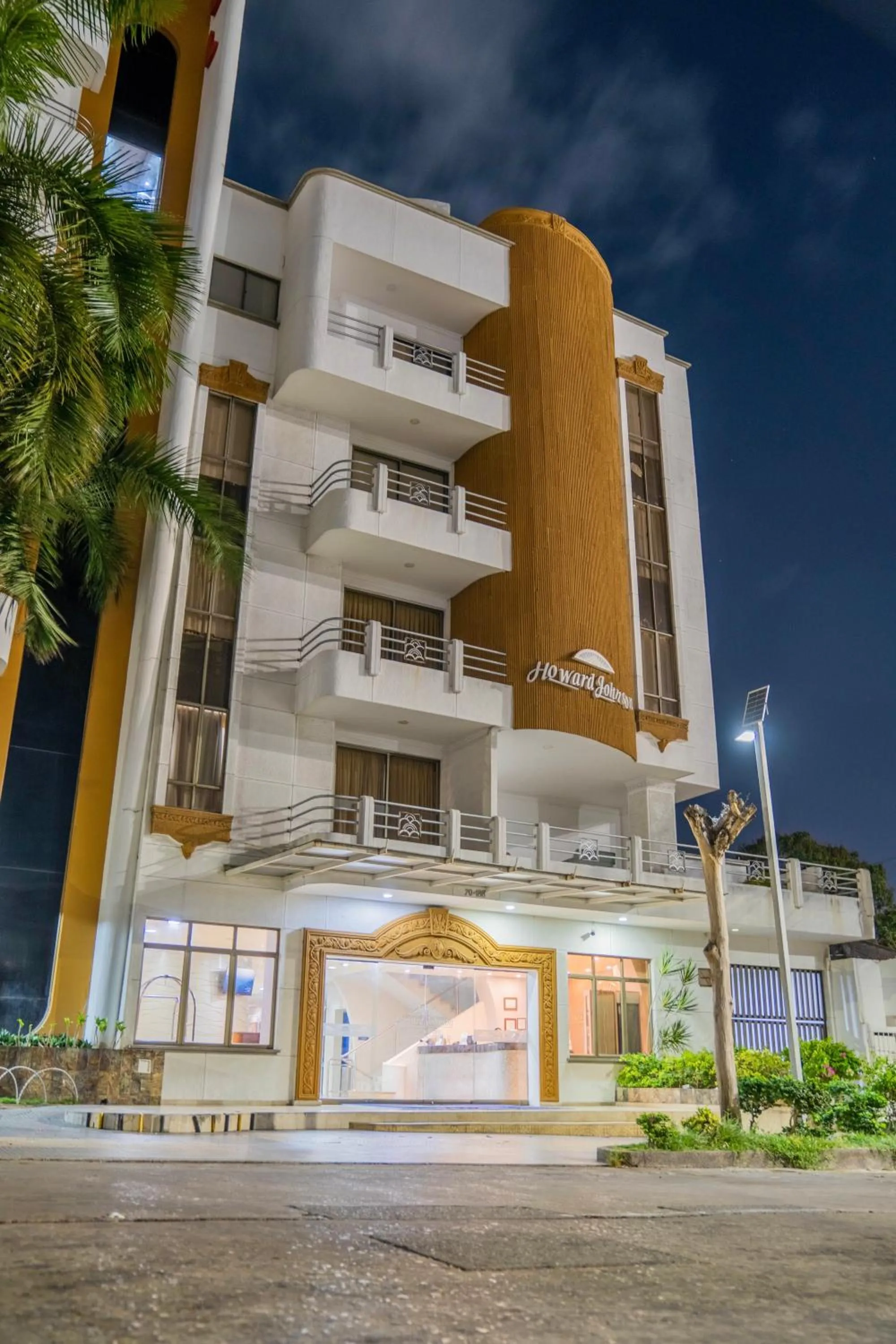 Property building in Howard Johnson by Wyndham Barranquilla Versalles