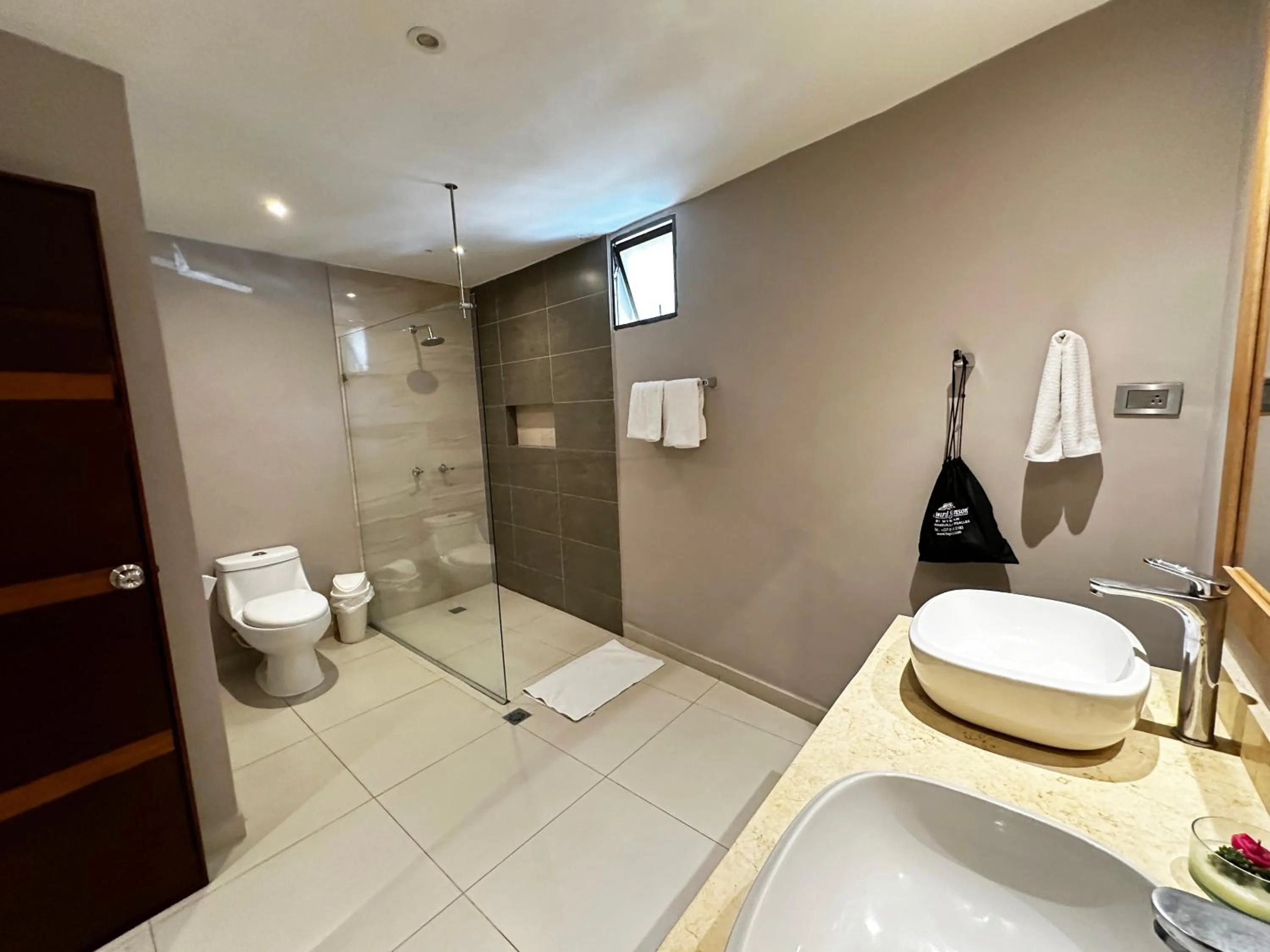 Bathroom in Howard Johnson by Wyndham Barranquilla Versalles