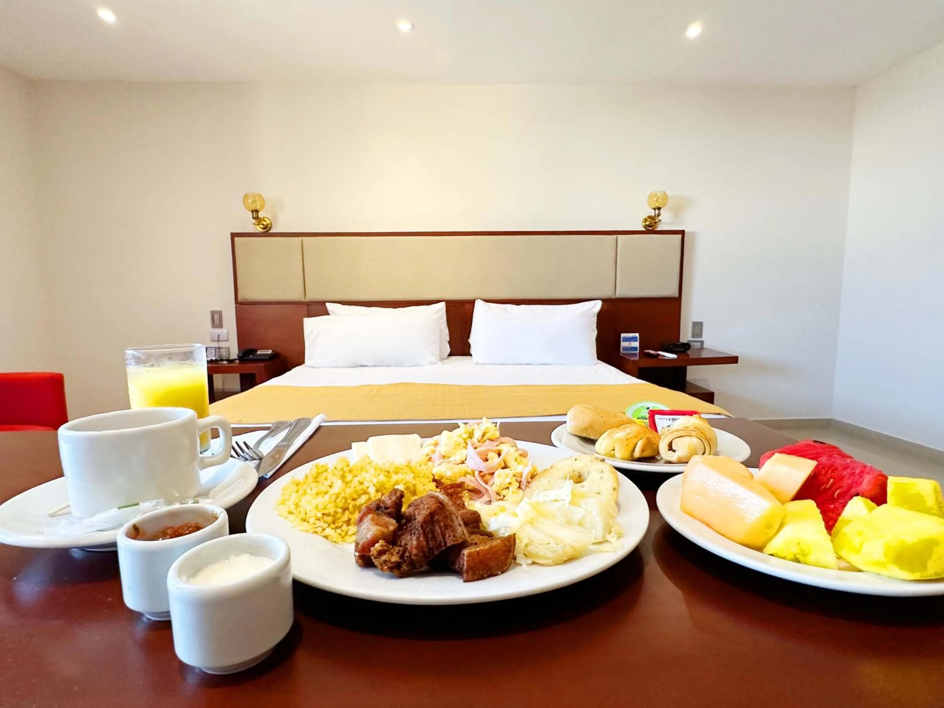 Breakfast, Bed in Howard Johnson by Wyndham Barranquilla Versalles