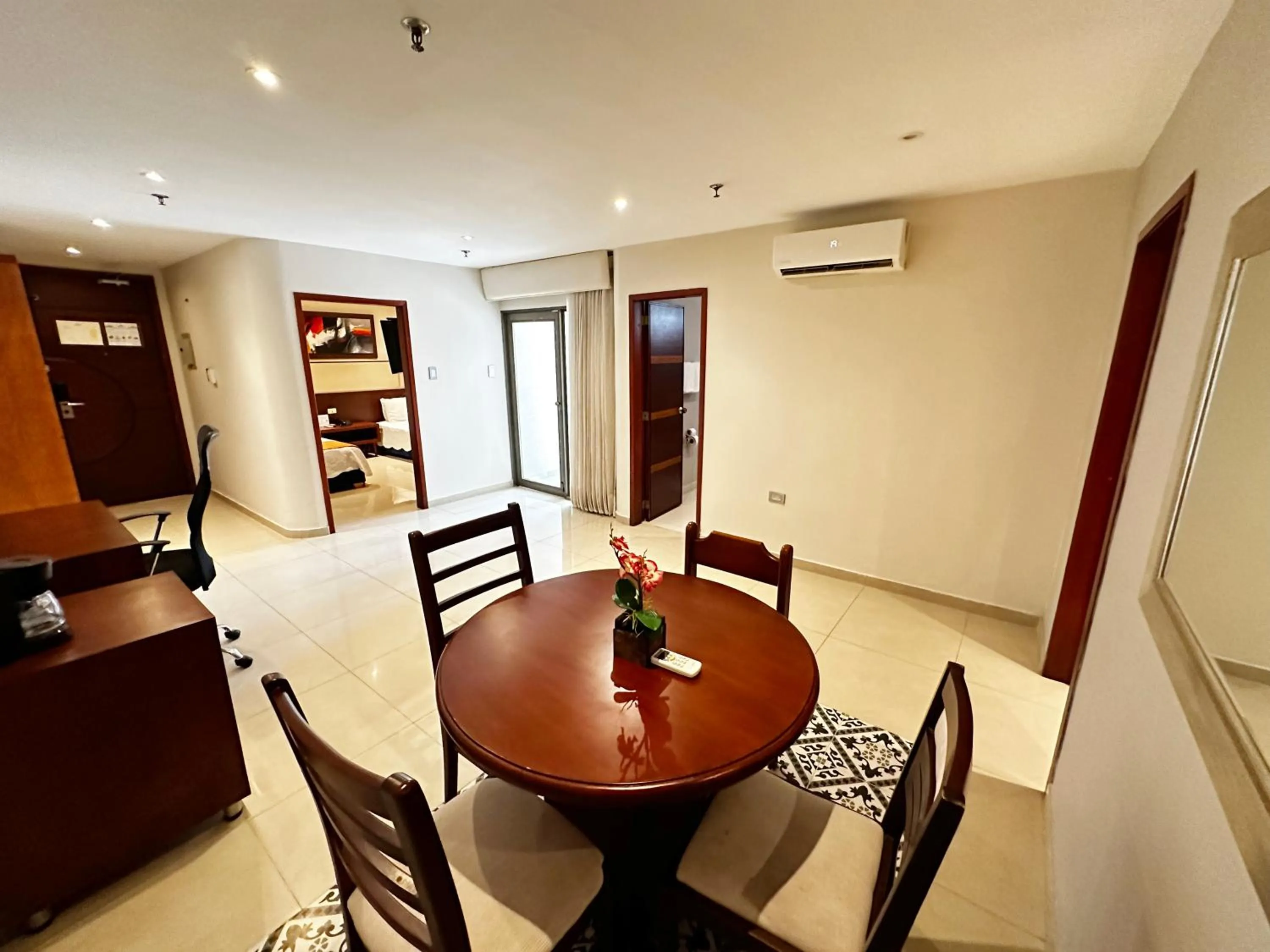 Living room in Howard Johnson by Wyndham Barranquilla Versalles