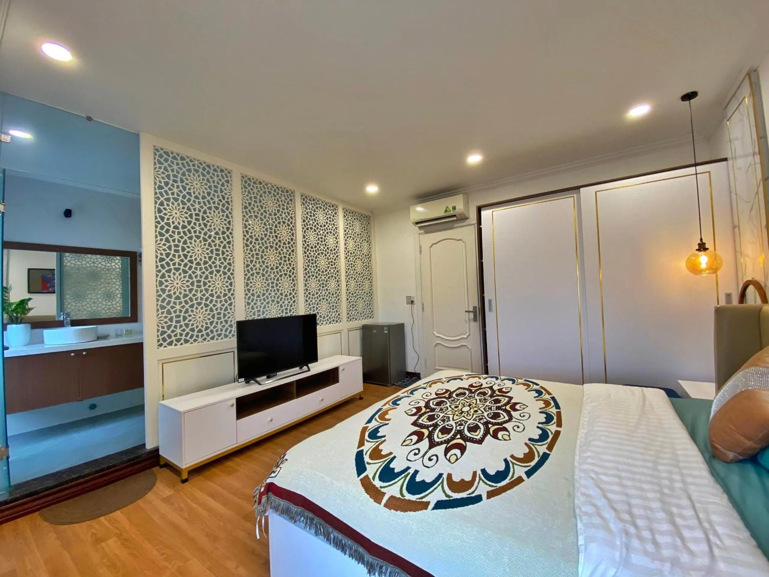 Bed in Hue Crown Boutique best hotel