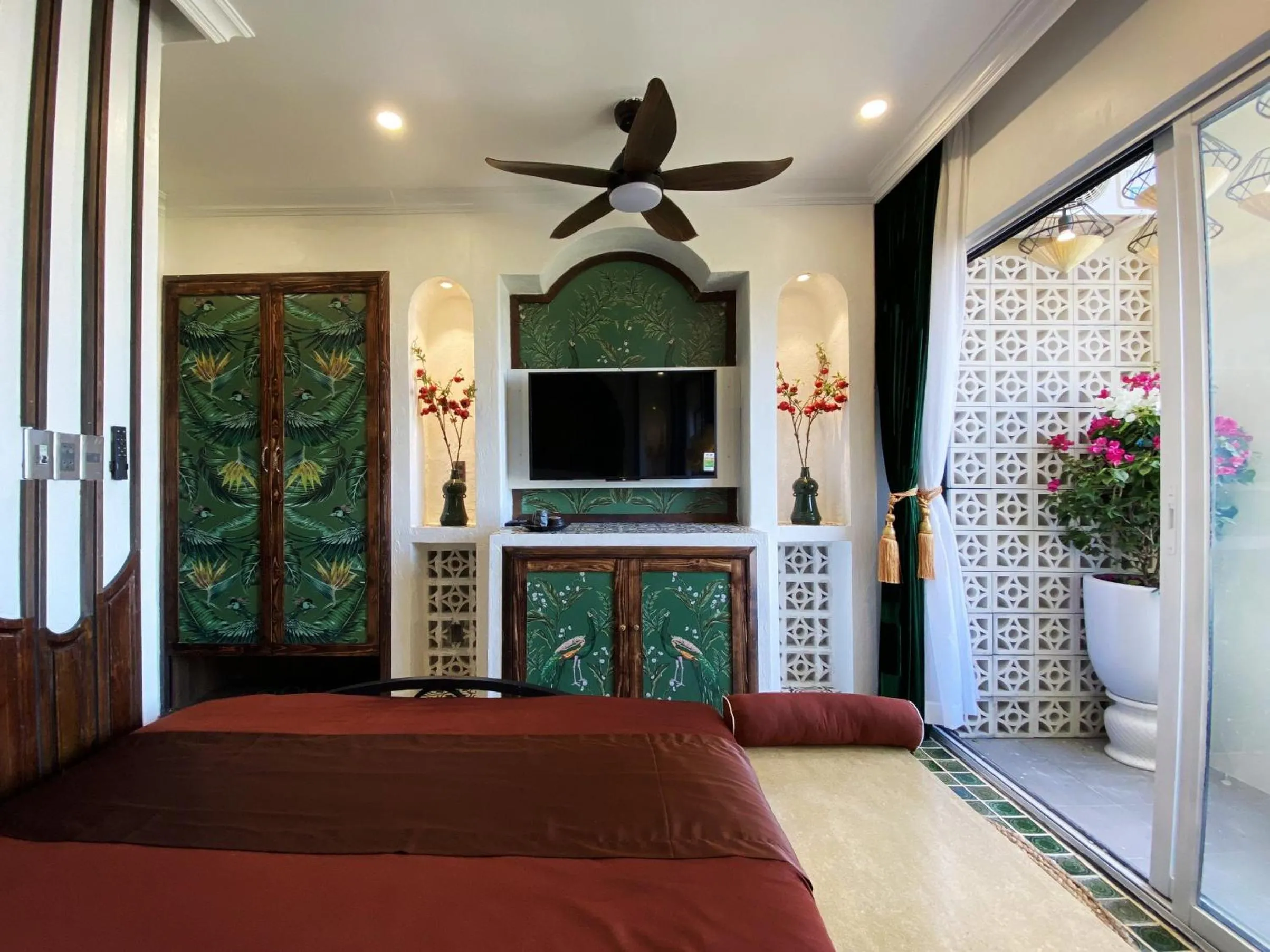 Bed in Hue Crown Boutique best hotel