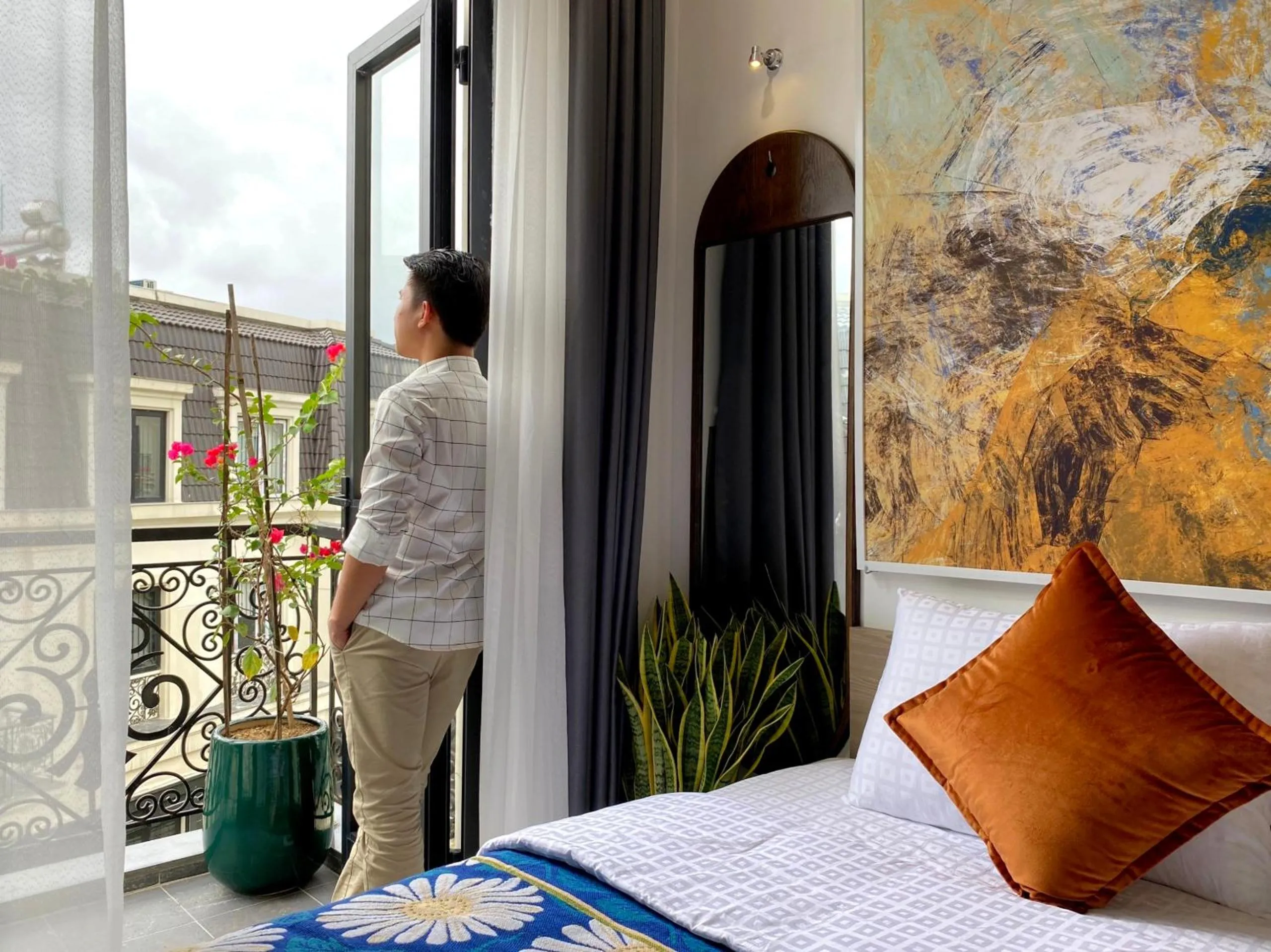 Bed in Hue Crown Boutique best hotel