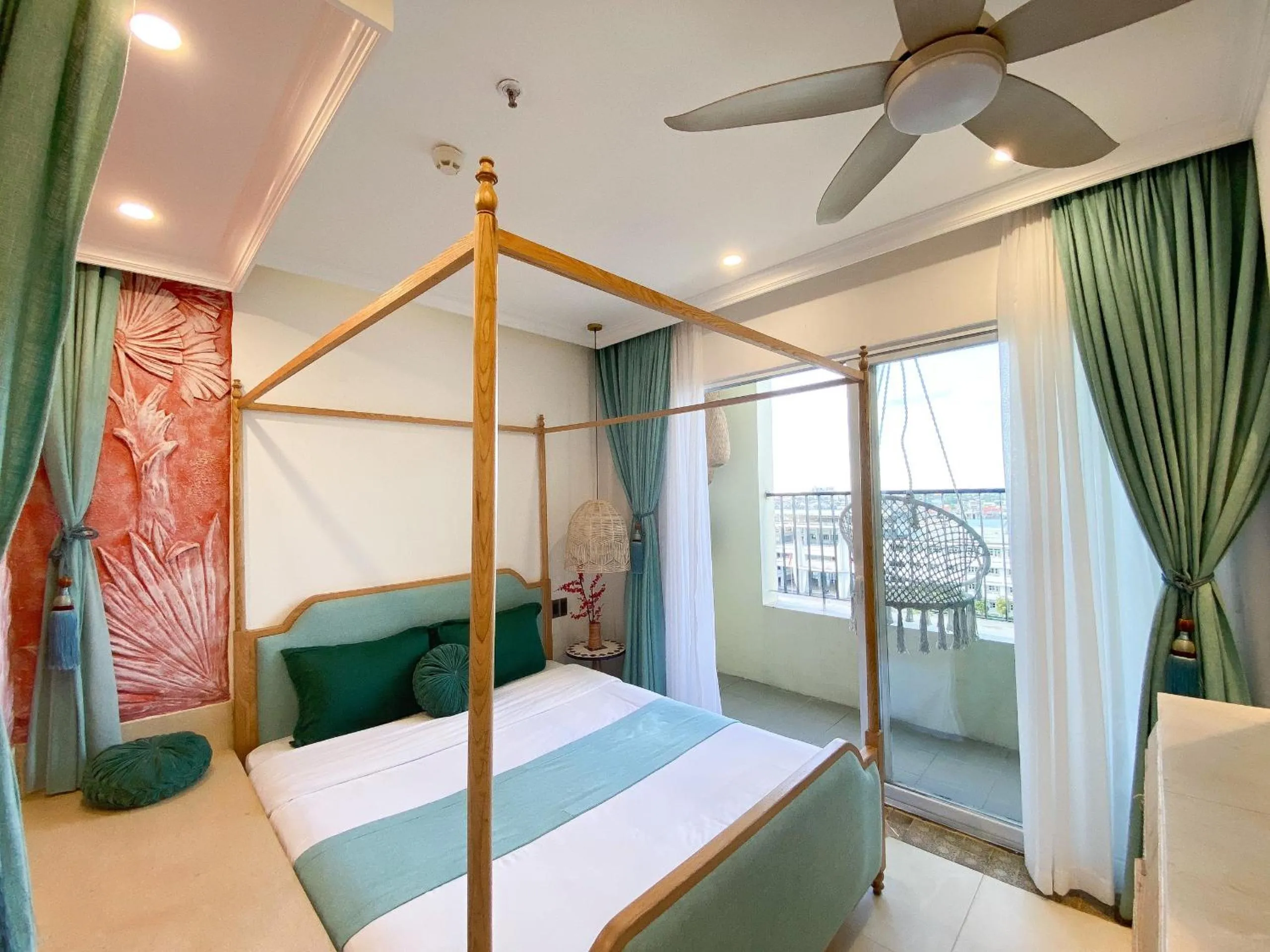 Bed in Hue Crown Boutique best hotel