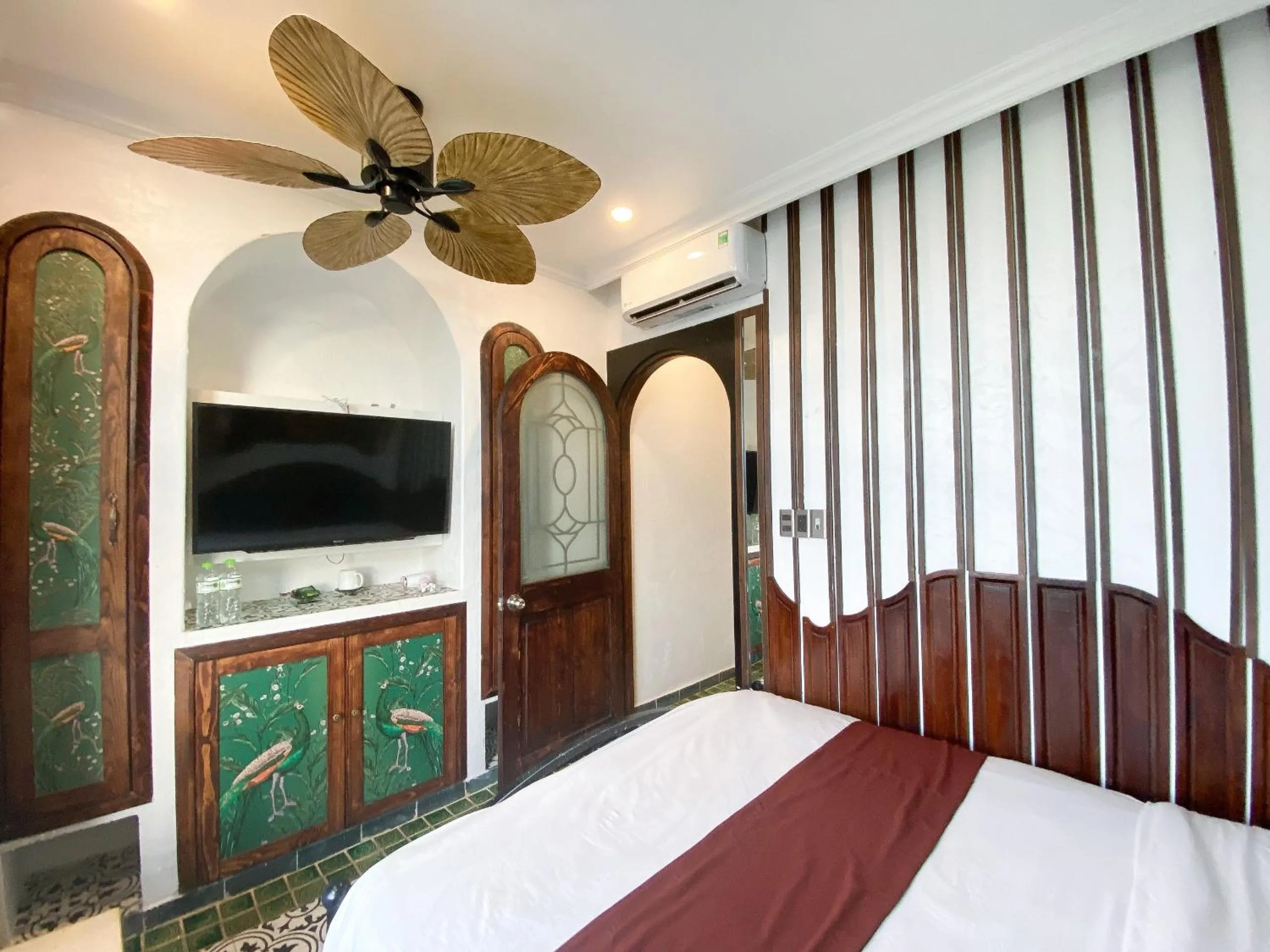 Bed in Hue Crown Boutique best hotel