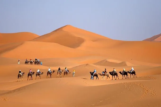 Merzouga Quiet apart &camels trecking