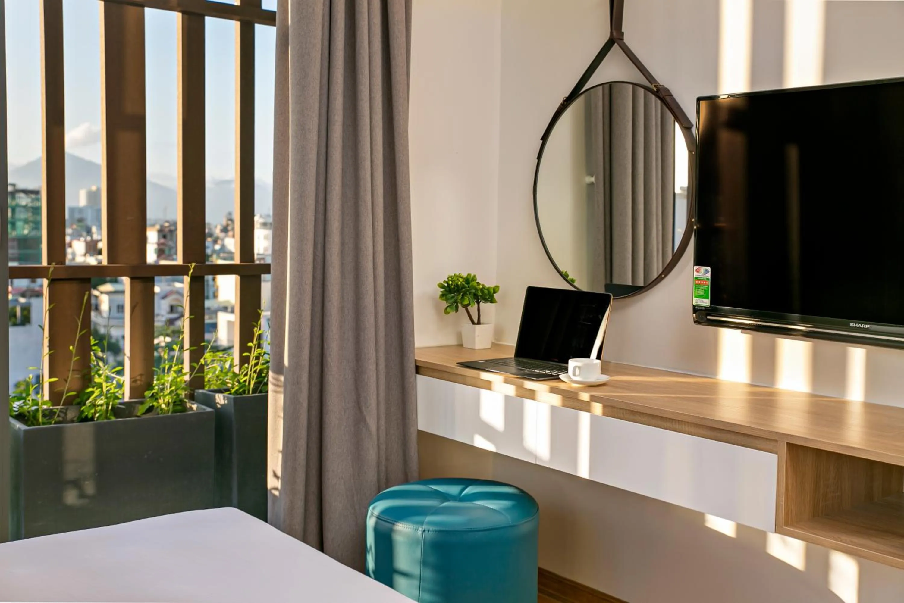 Balcony/Terrace, Bed in Dolphin Hotel and Apartment