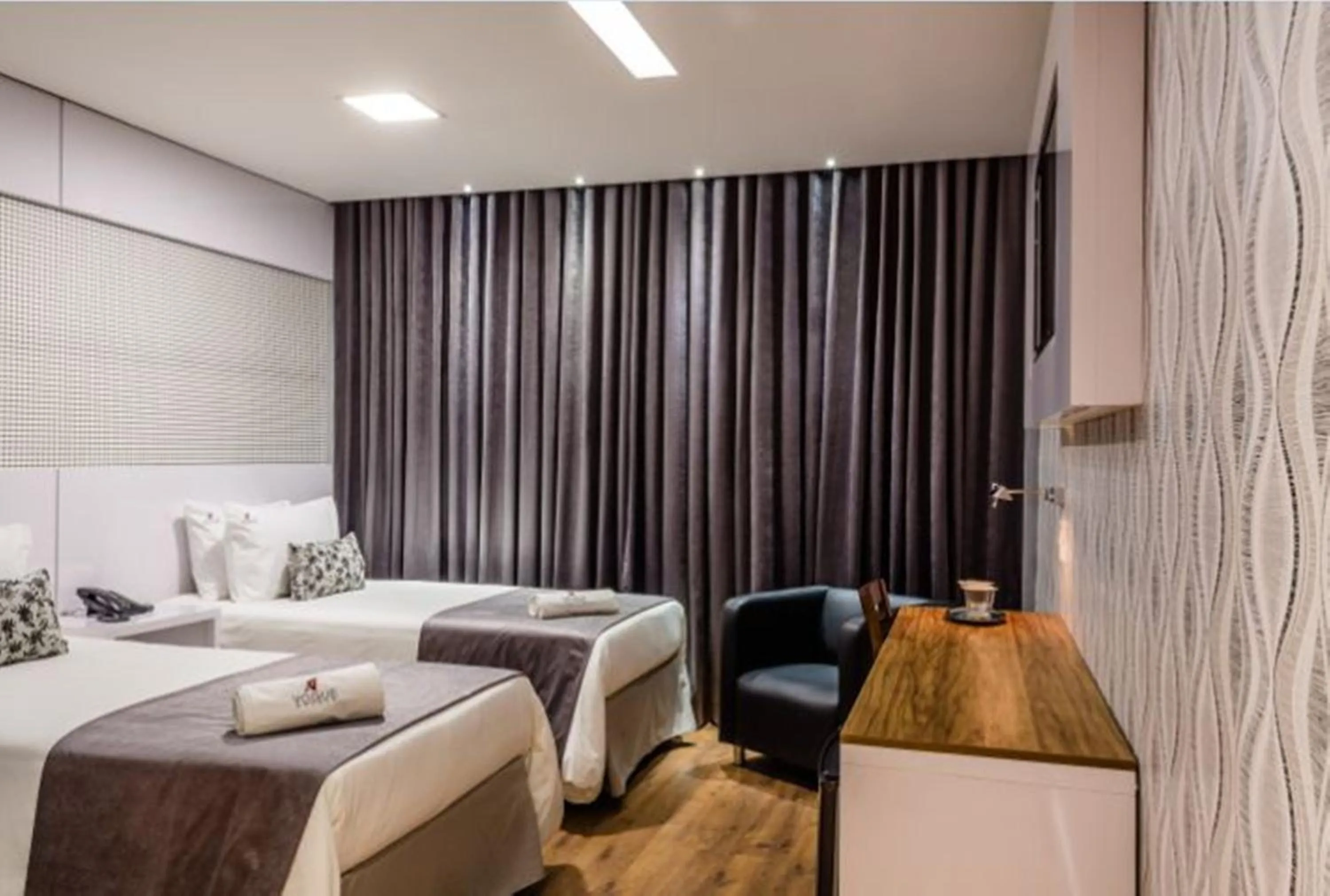 Photo of the whole room, Bed in Vox Hotel