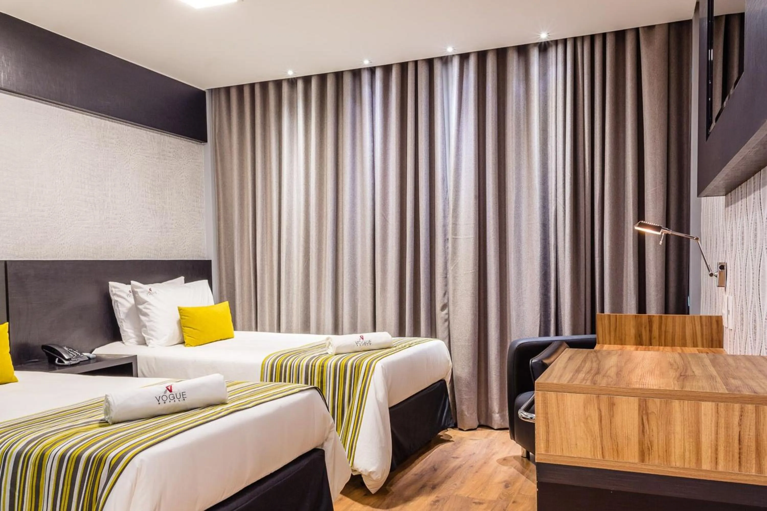 Photo of the whole room, Bed in Vox Hotel