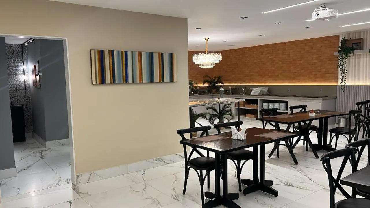 Restaurant/places to eat in Vox Hotel