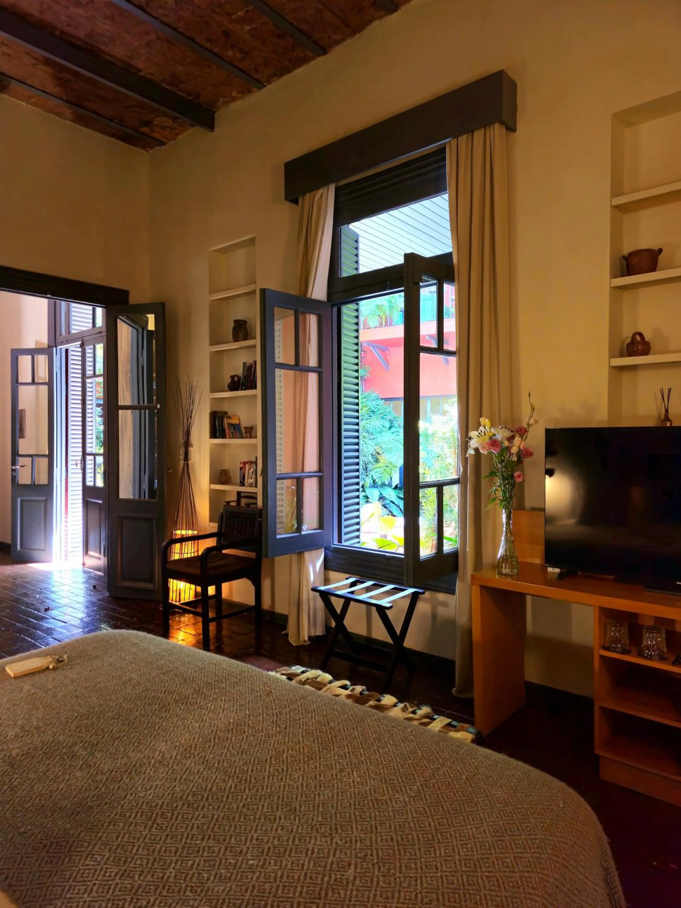 TV and multimedia, Bed in BE Jardin Escondido By Coppola