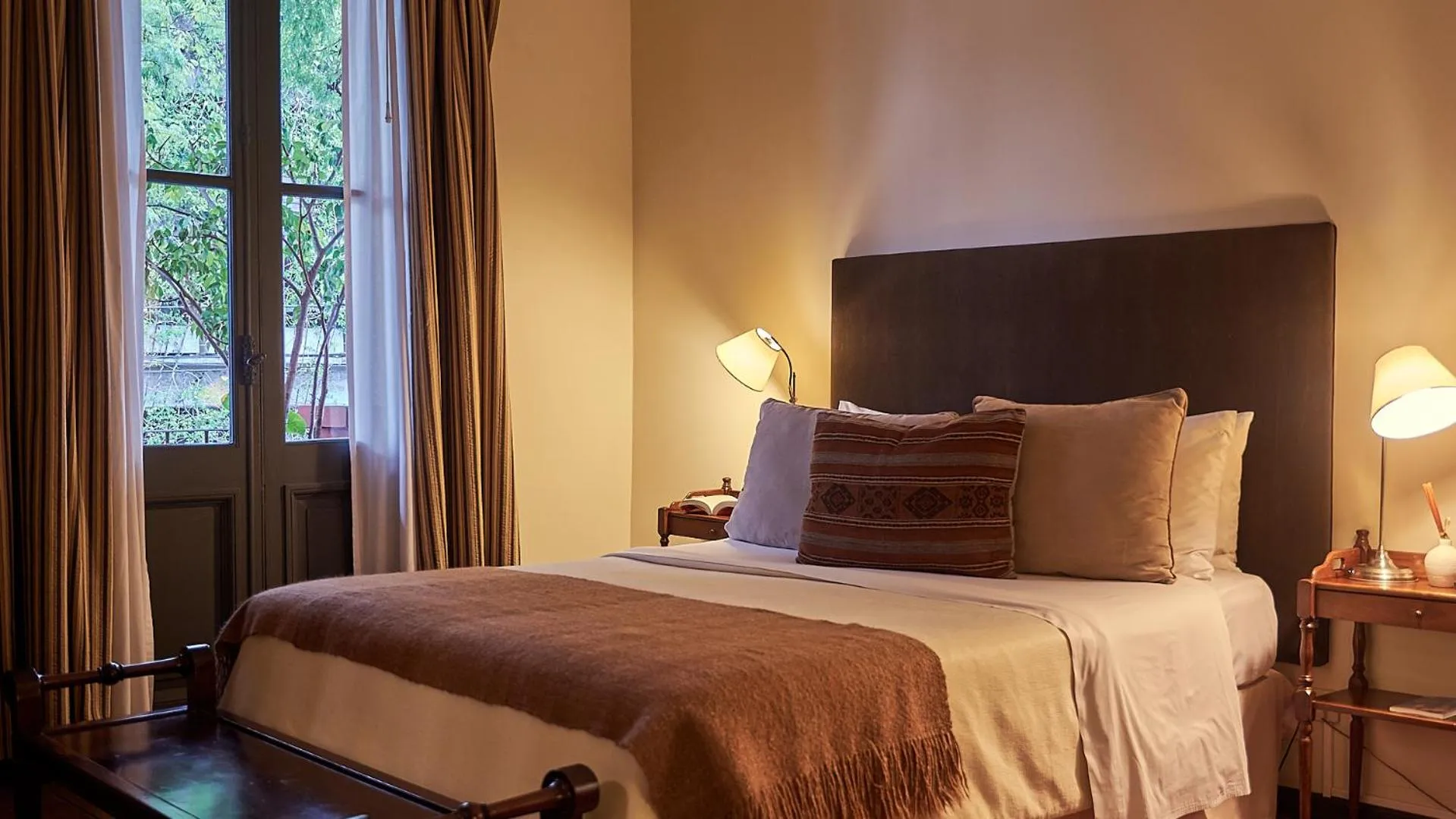 Bed in BE Jardin Escondido By Coppola