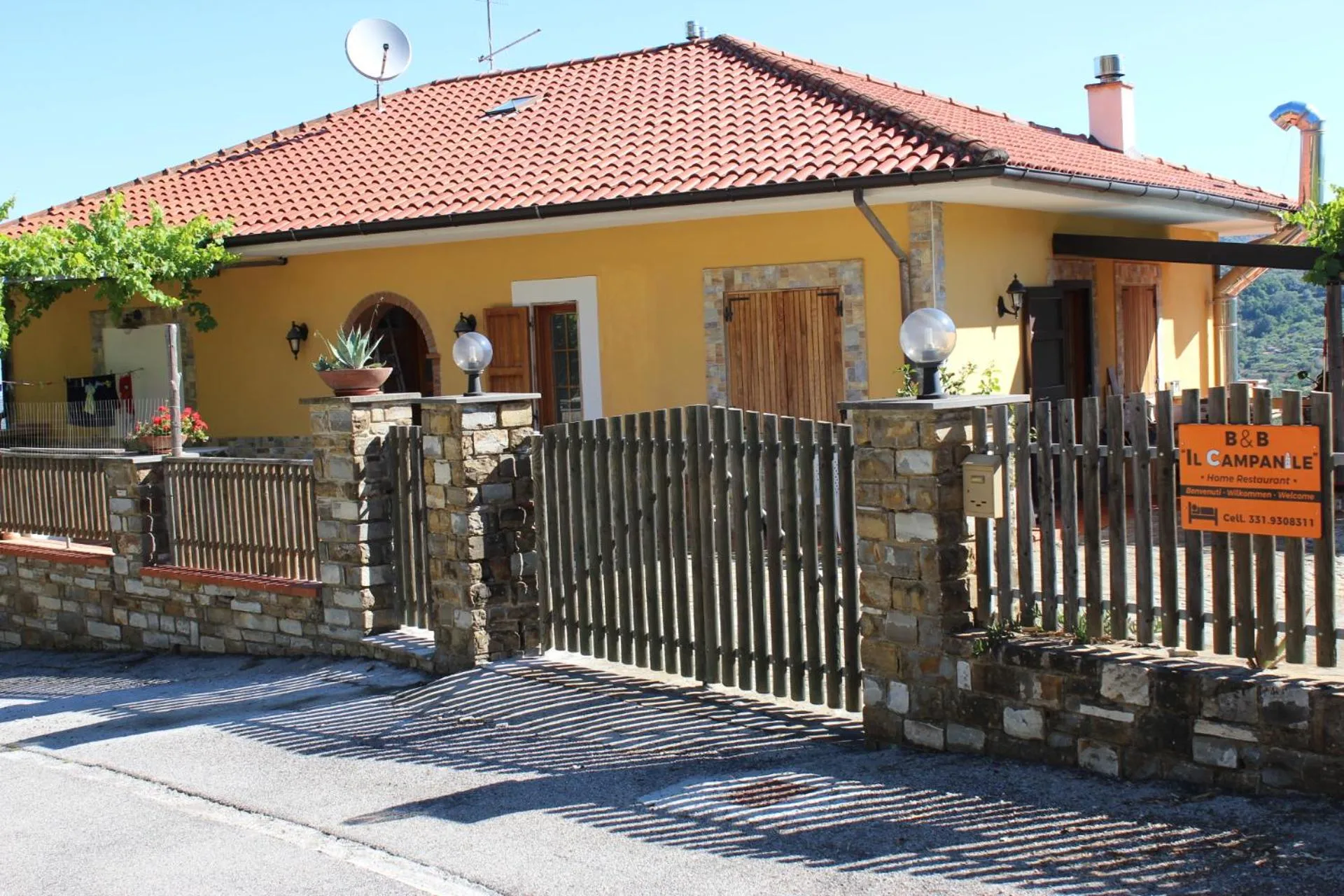 Facade/entrance in B & B Il Campanile