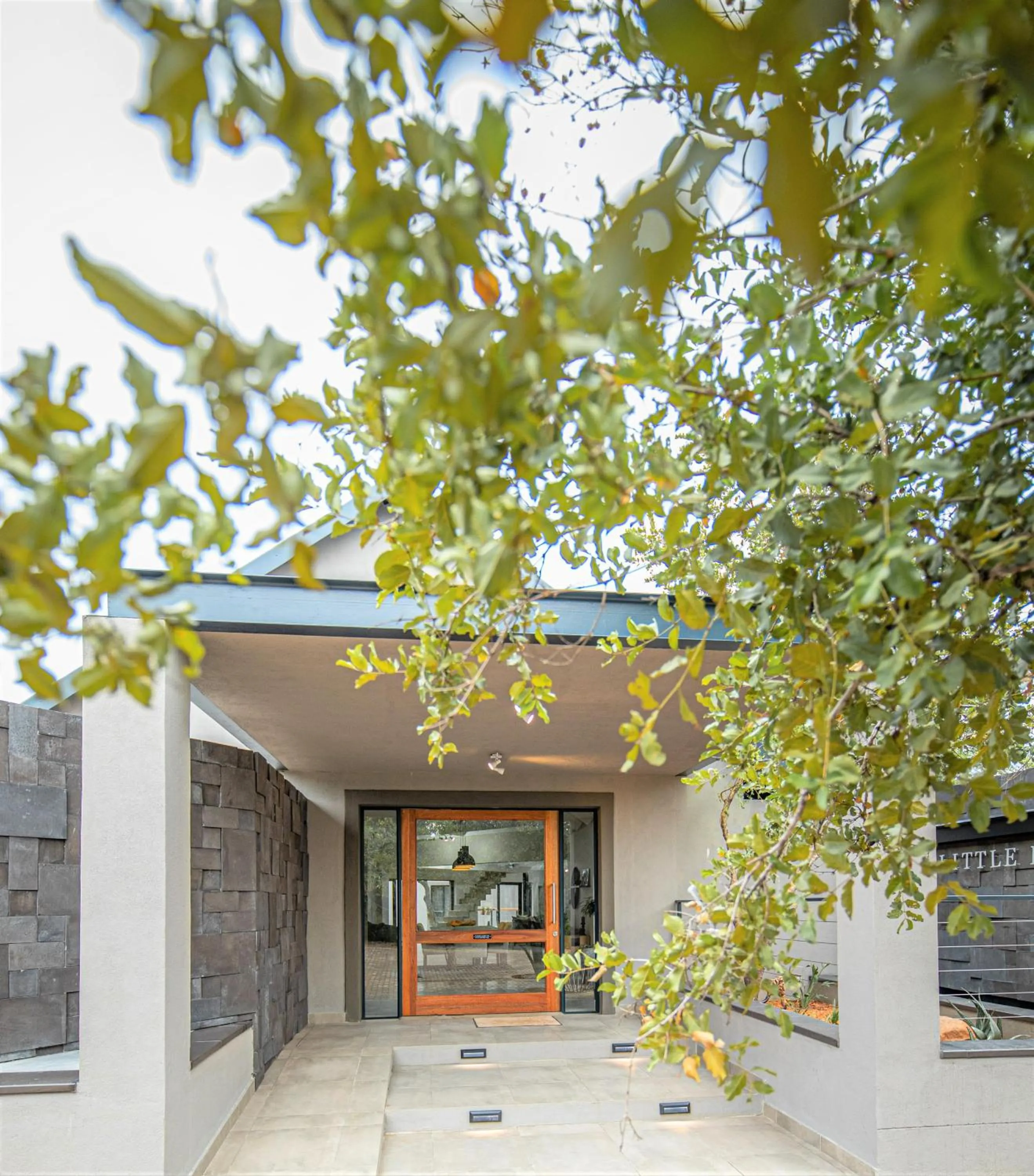 Facade/entrance in Little Kubu Lodge
