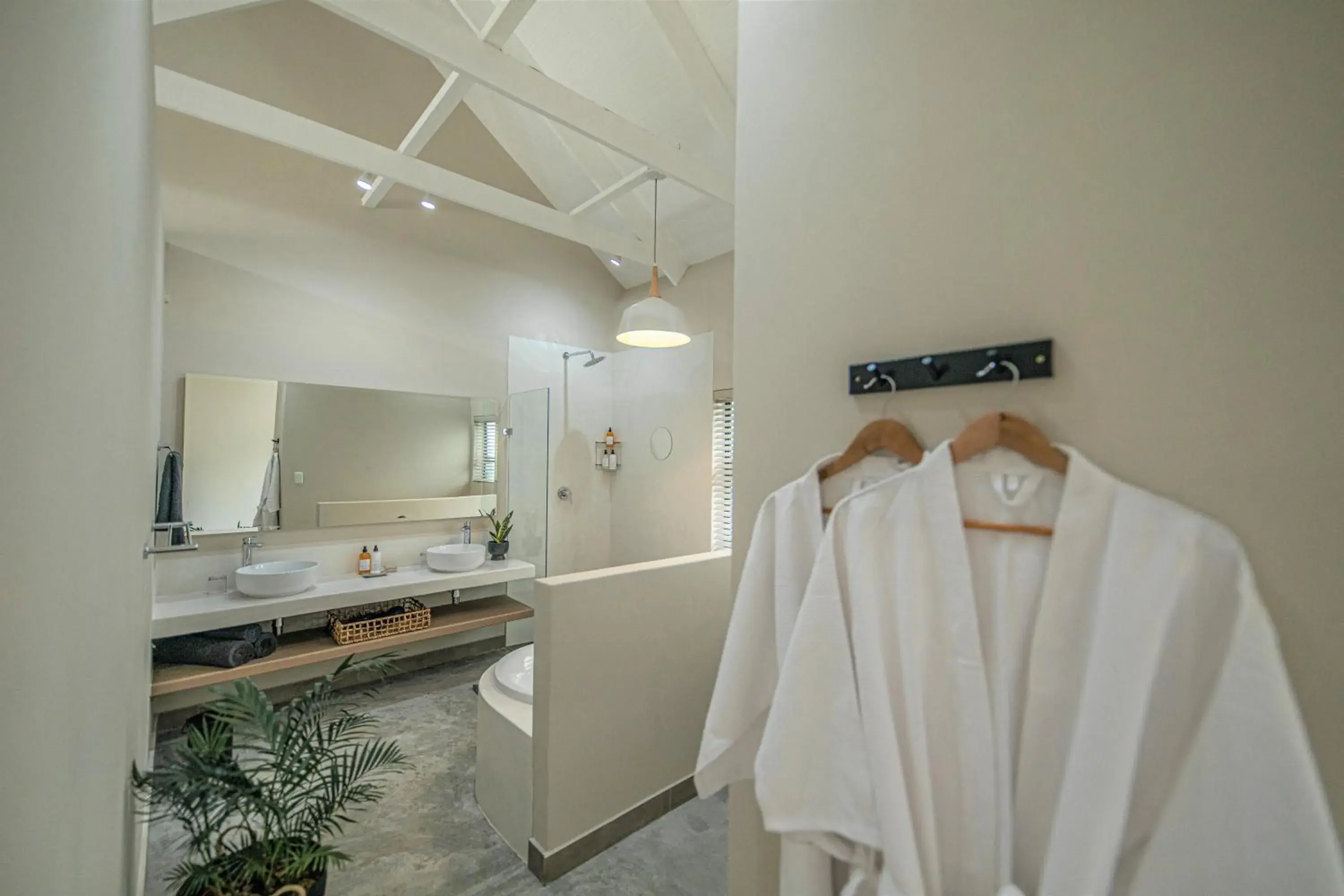 Deluxe King Room with Bath in Little Kubu Lodge Deluxe King Room with Bath in Little Kubu Lodge