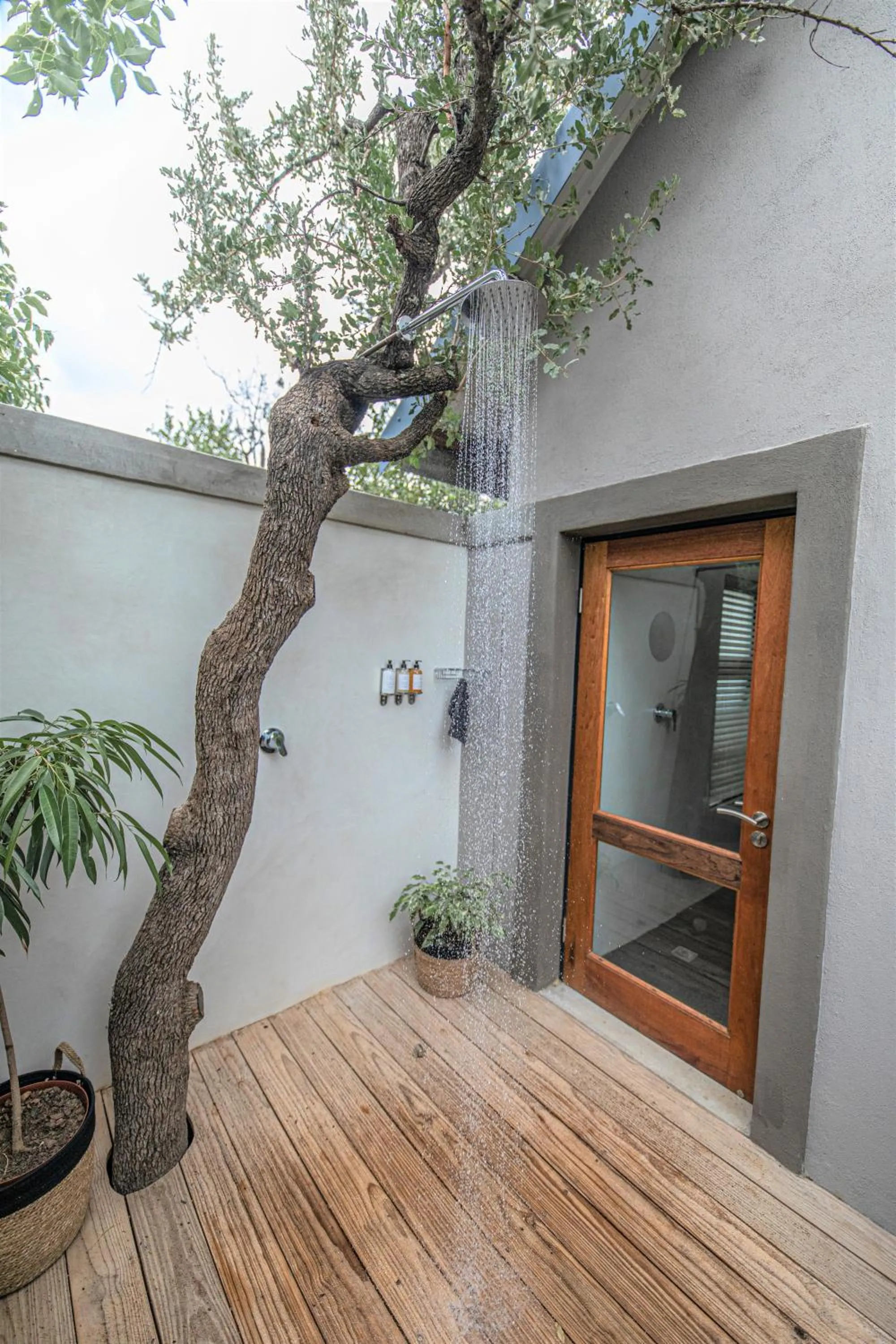 Shower in Little Kubu Lodge