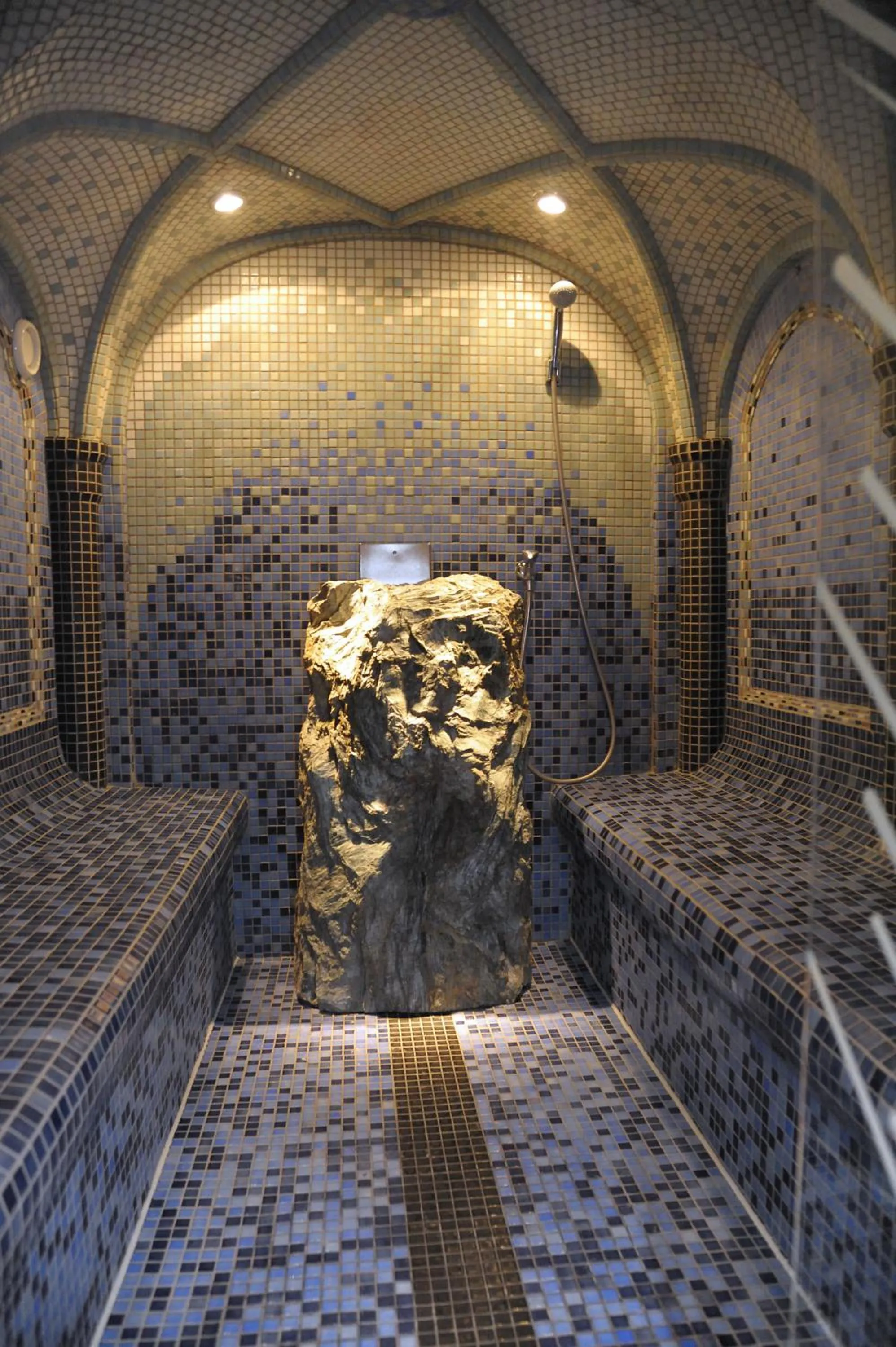 Shower in Hotel Wilder Mann