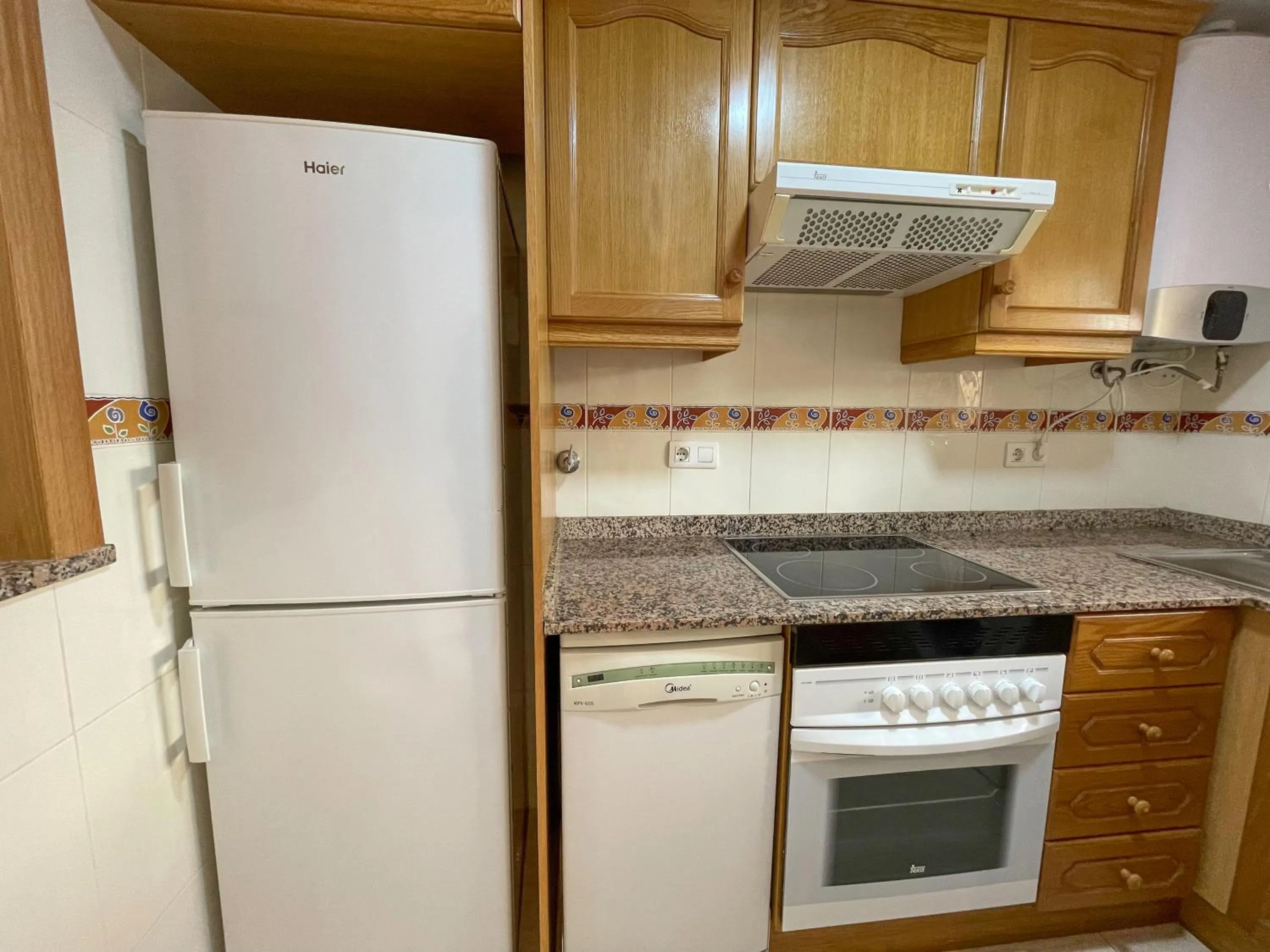 Kitchen or kitchenette in Apartamentos Caribe Marina D’Or 3000