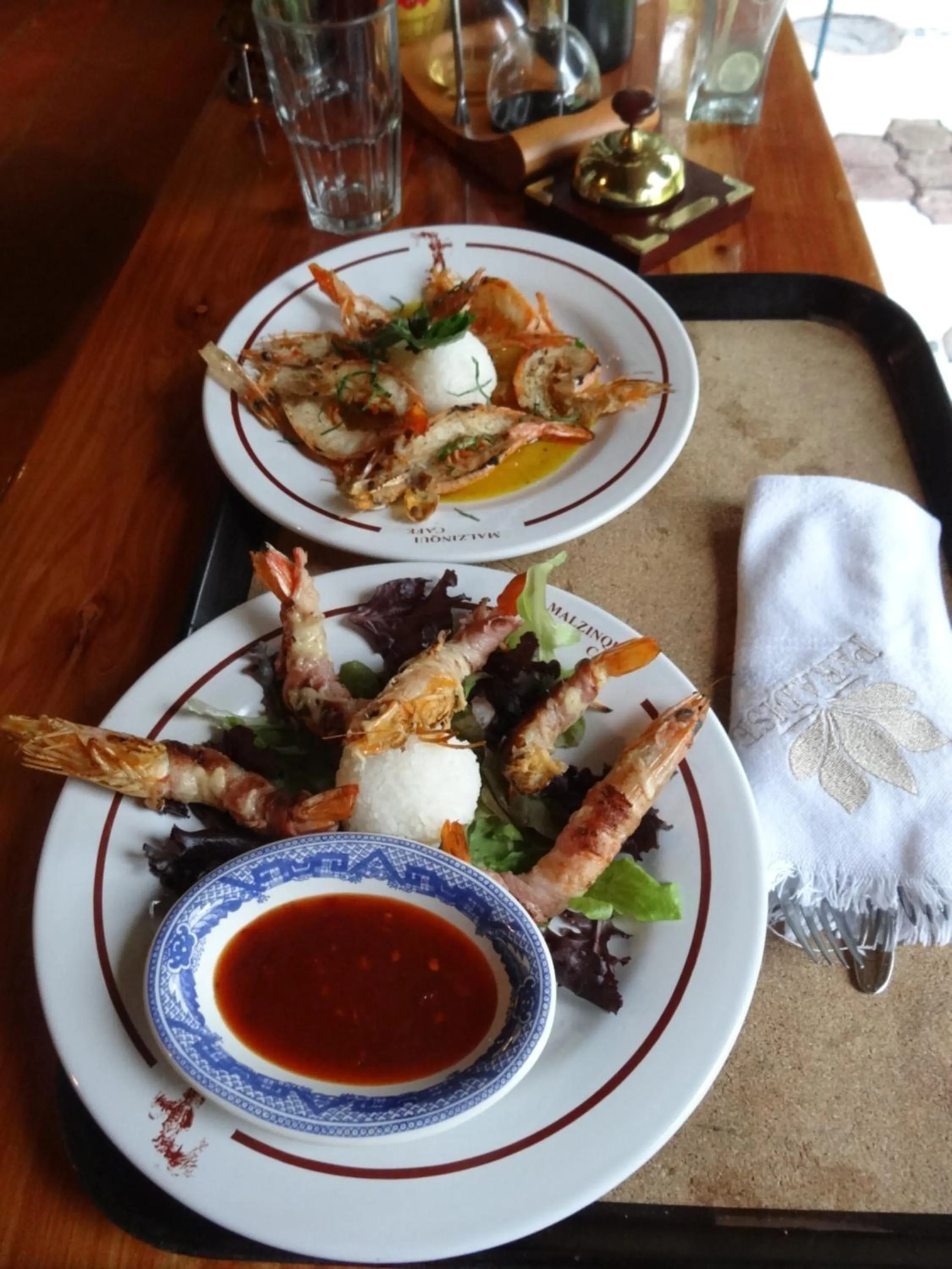 Food in Paradise Hotel Boutique & Lounge