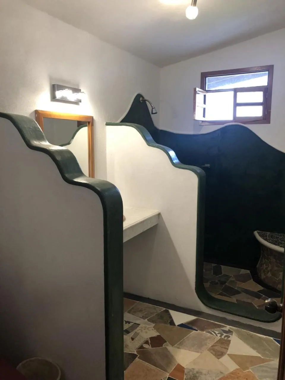 Toilet in Paradise Hotel Boutique & Lounge