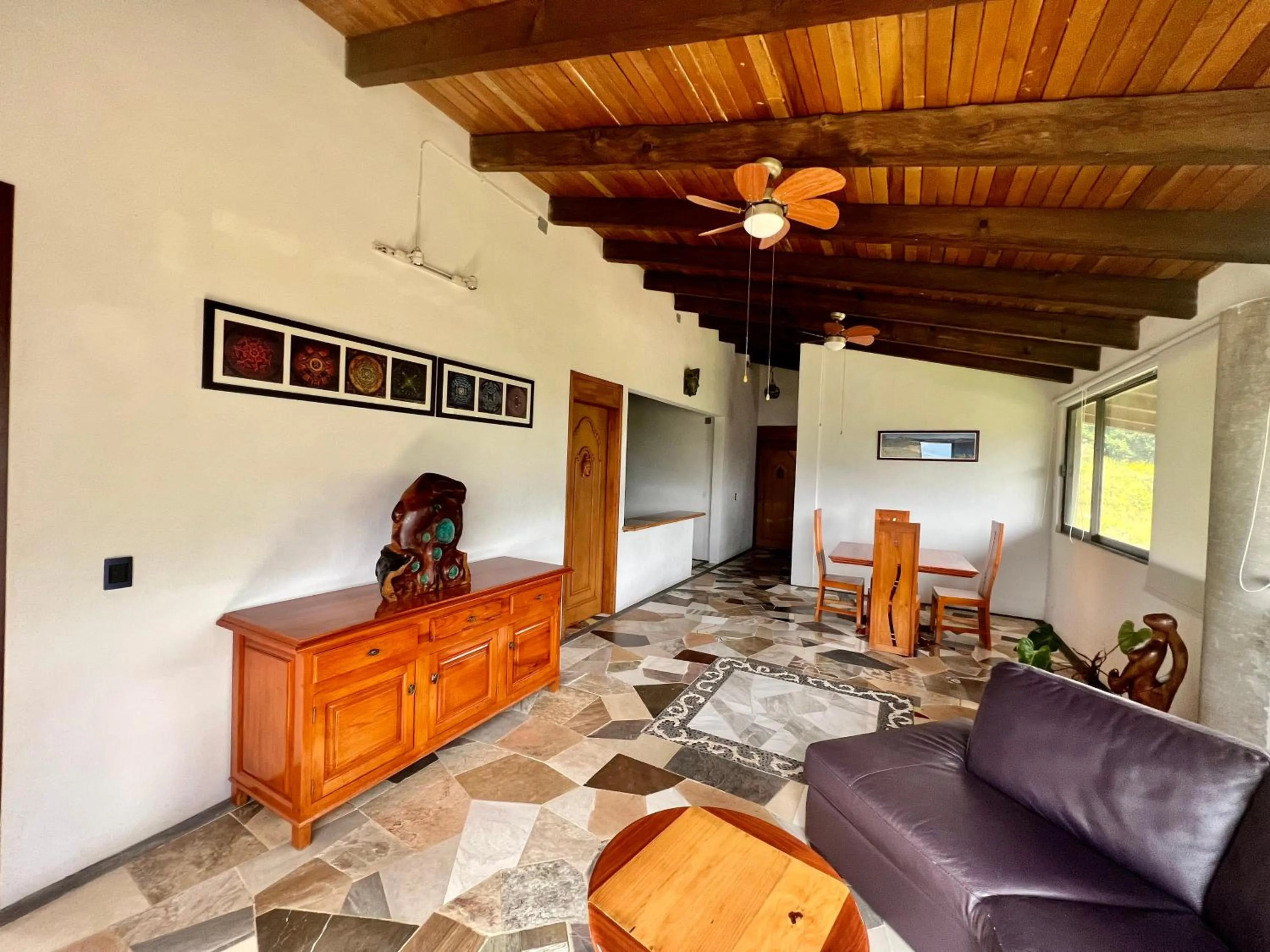 Paradise Hotel Boutique & Lounge