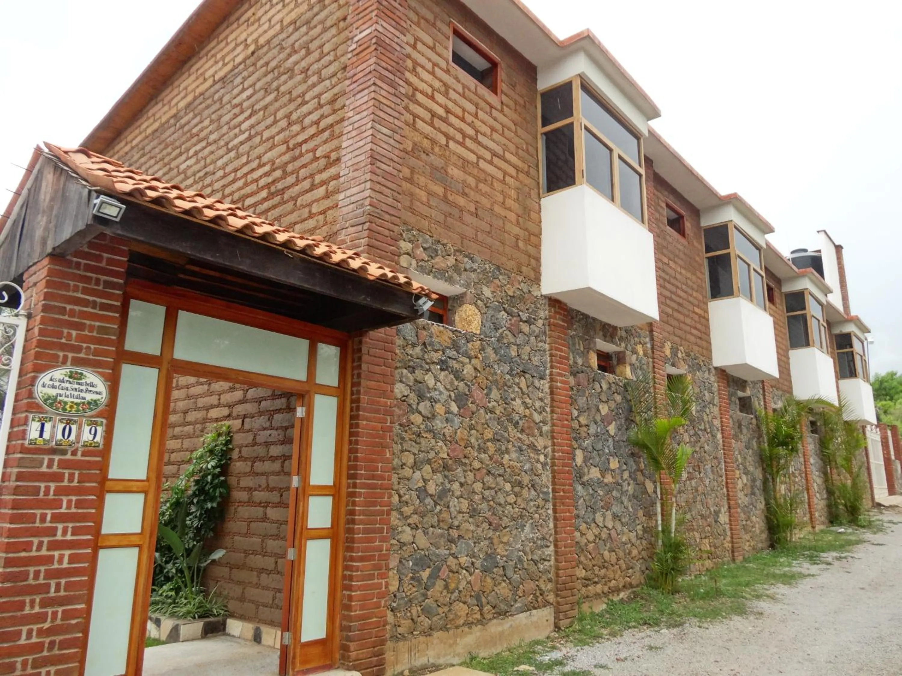 Facade/entrance in Paradise Hotel Boutique & Lounge