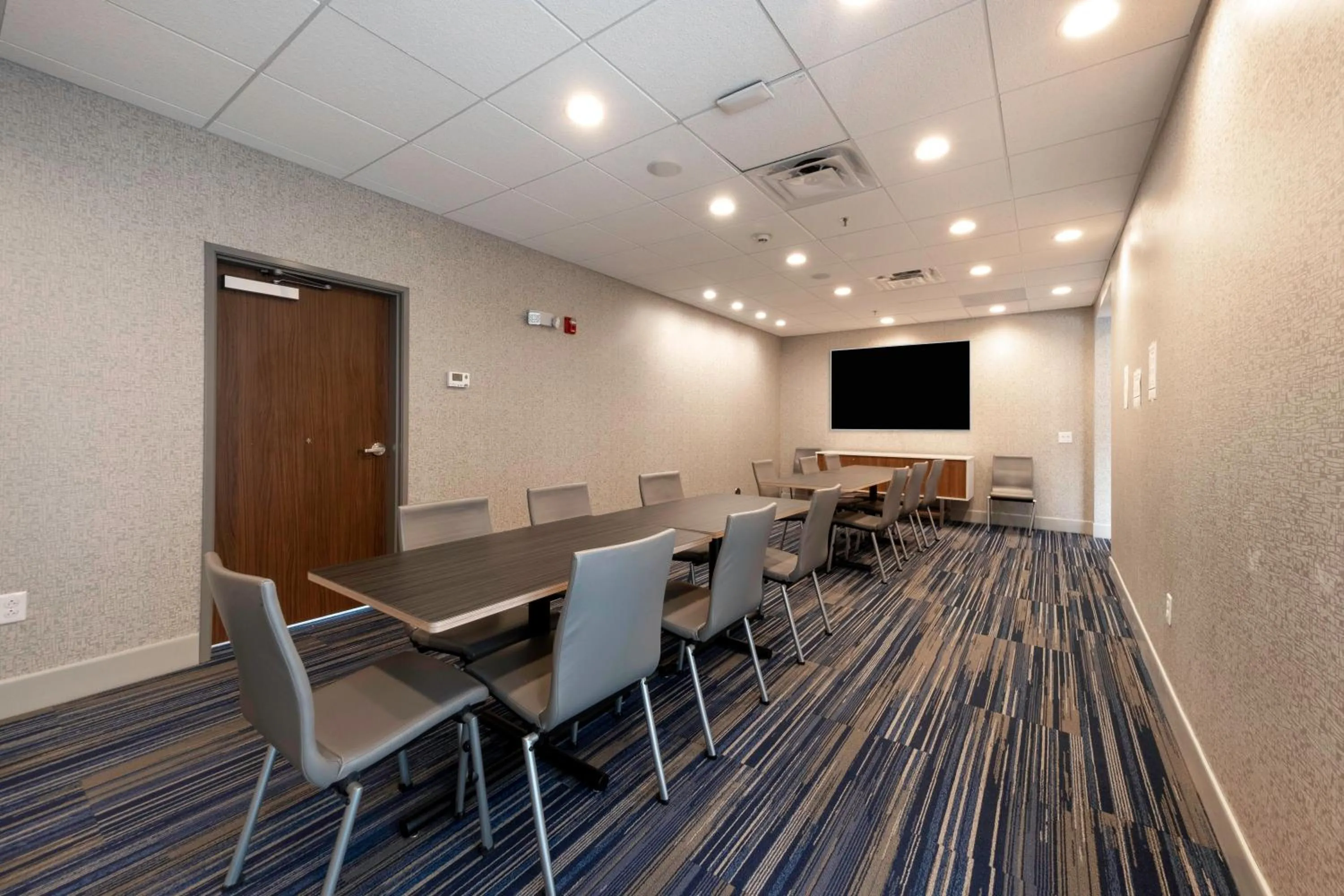 Meeting/conference room in Holiday Inn Express & Suites - Staunton by IHG