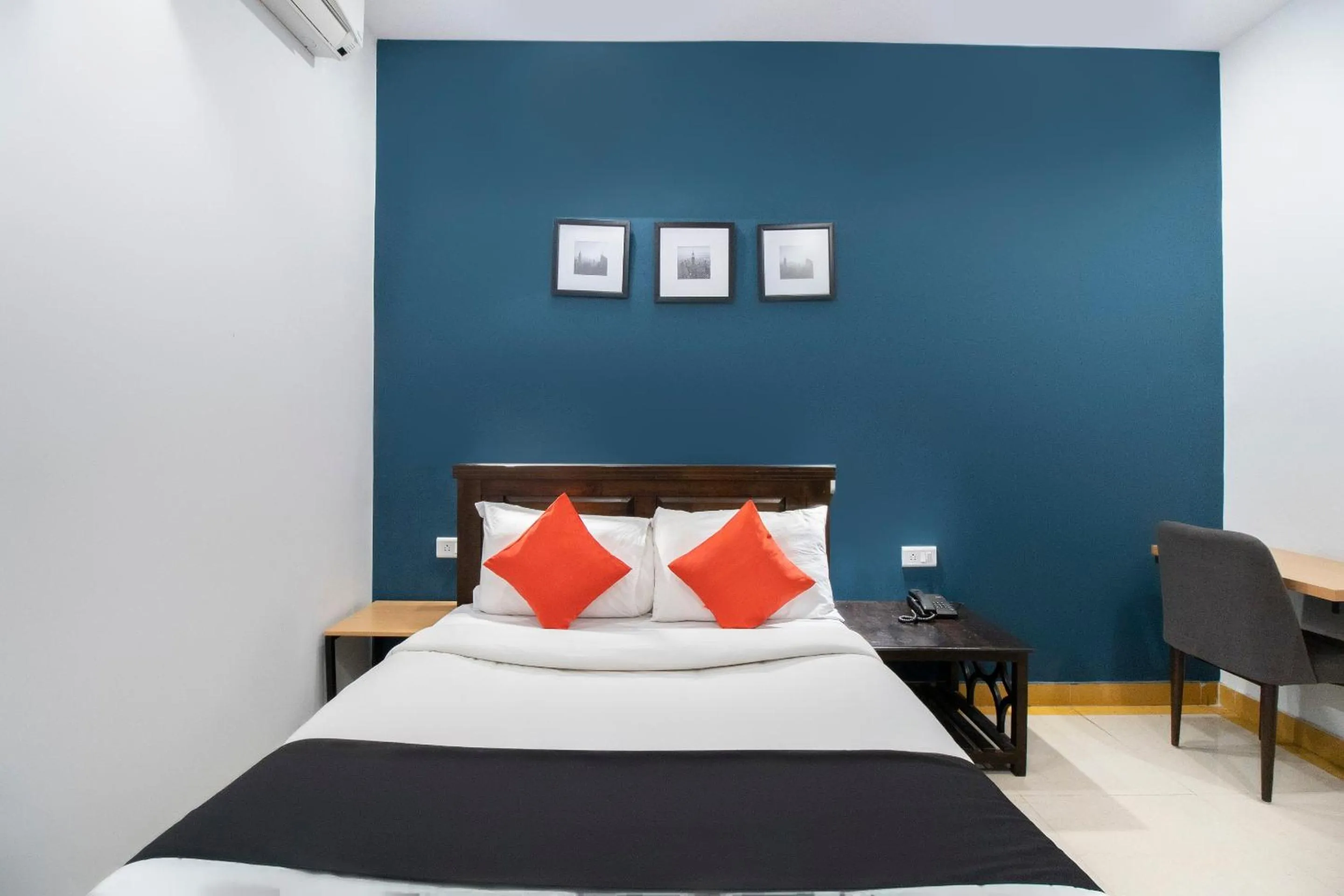 Bedroom, Bed in Collection O Victorian Comforts