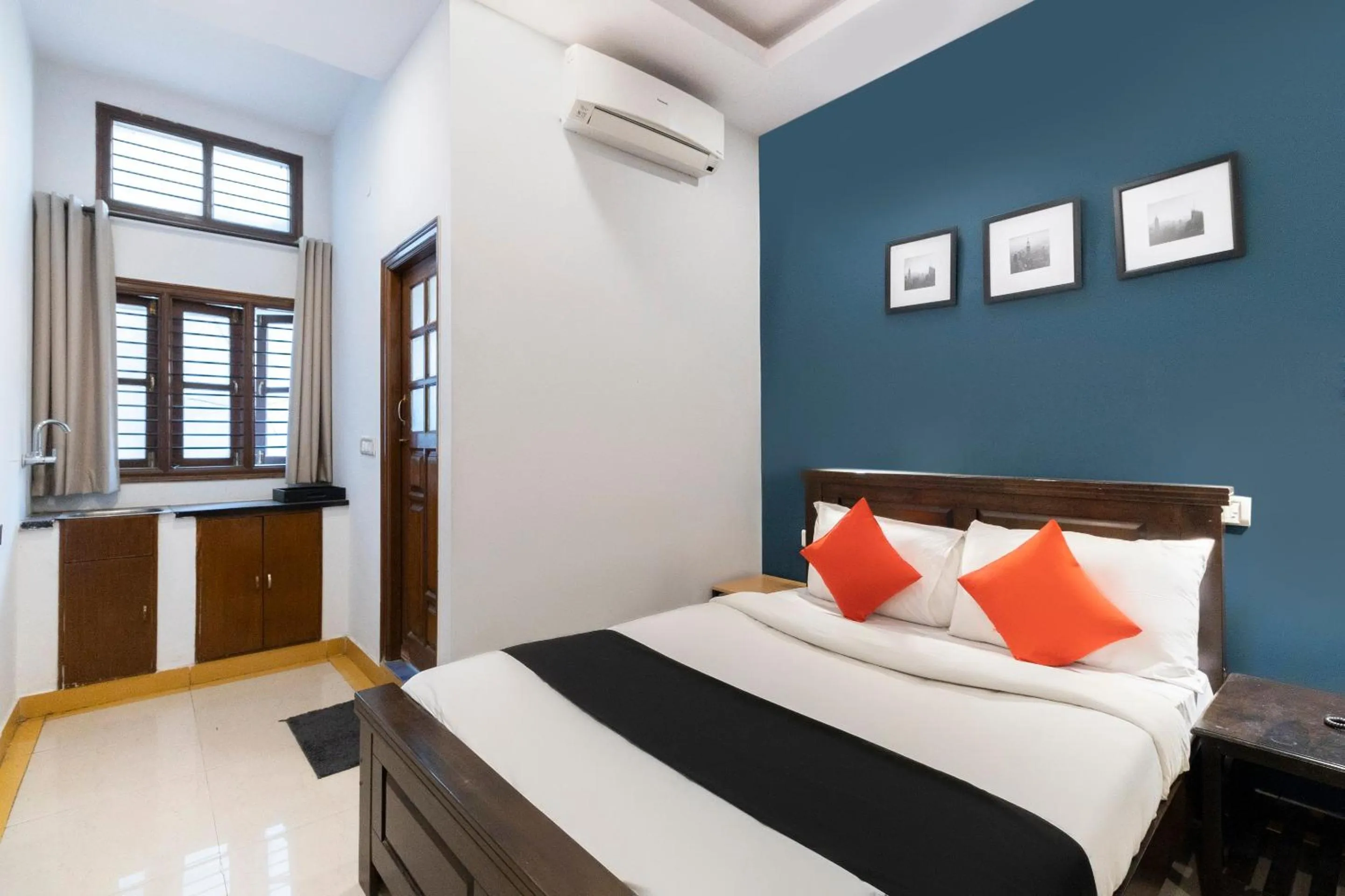 Bedroom, Bed in Collection O Victorian Comforts