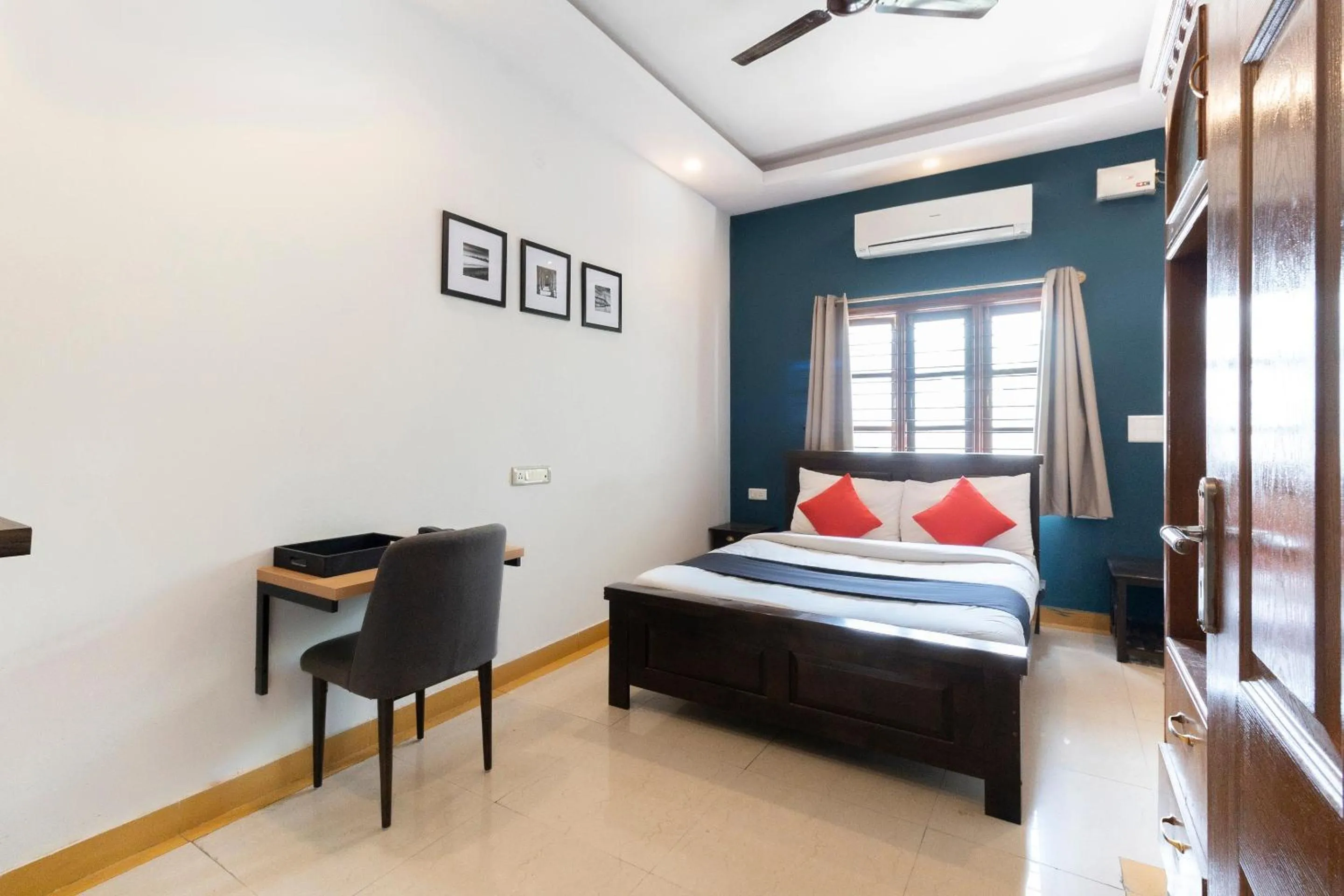 Bedroom, Bed in Collection O Victorian Comforts