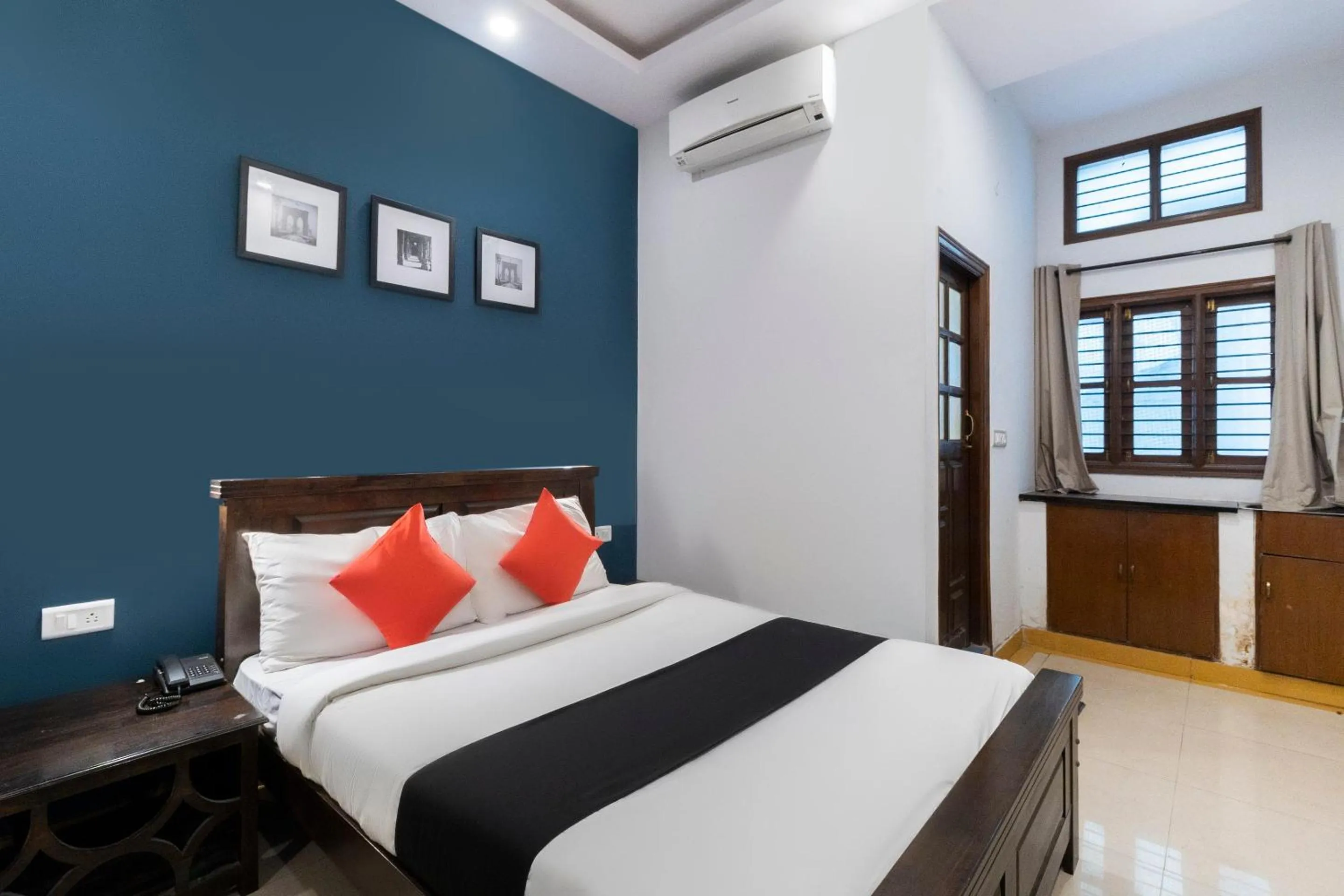 Bedroom, Bed in Collection O Victorian Comforts