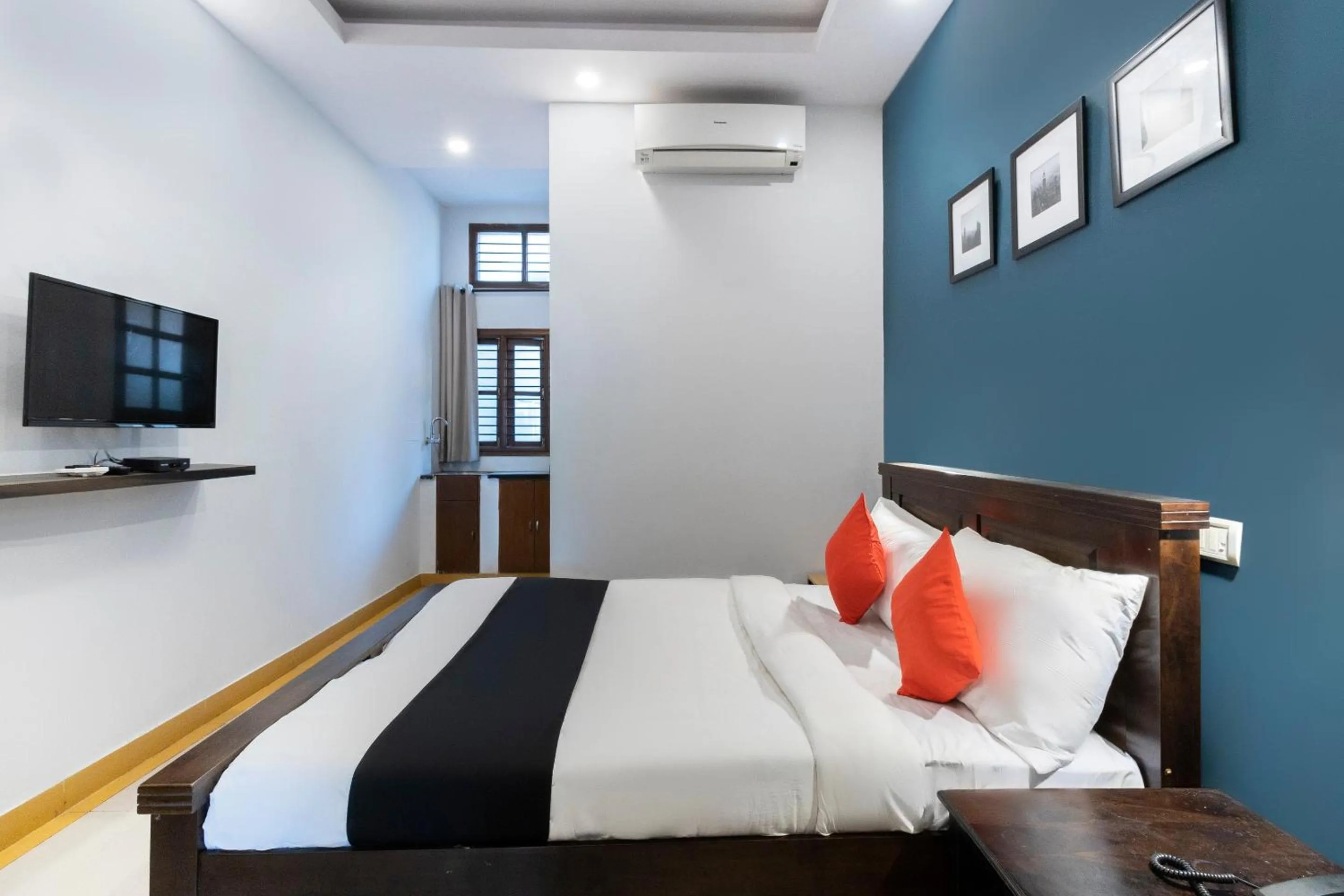 Bedroom, Bed in Collection O Victorian Comforts