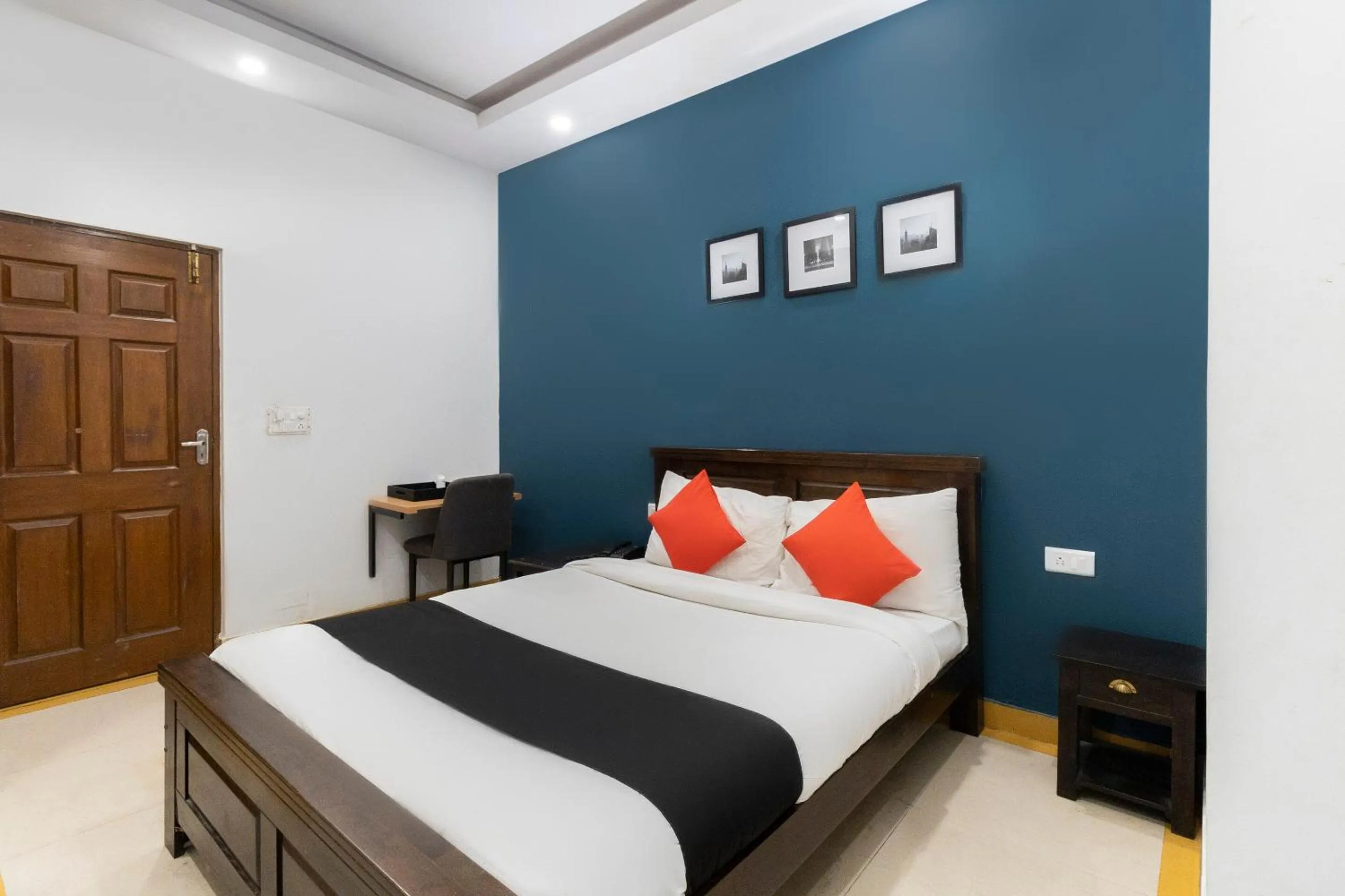 Bedroom, Bed in Collection O Victorian Comforts